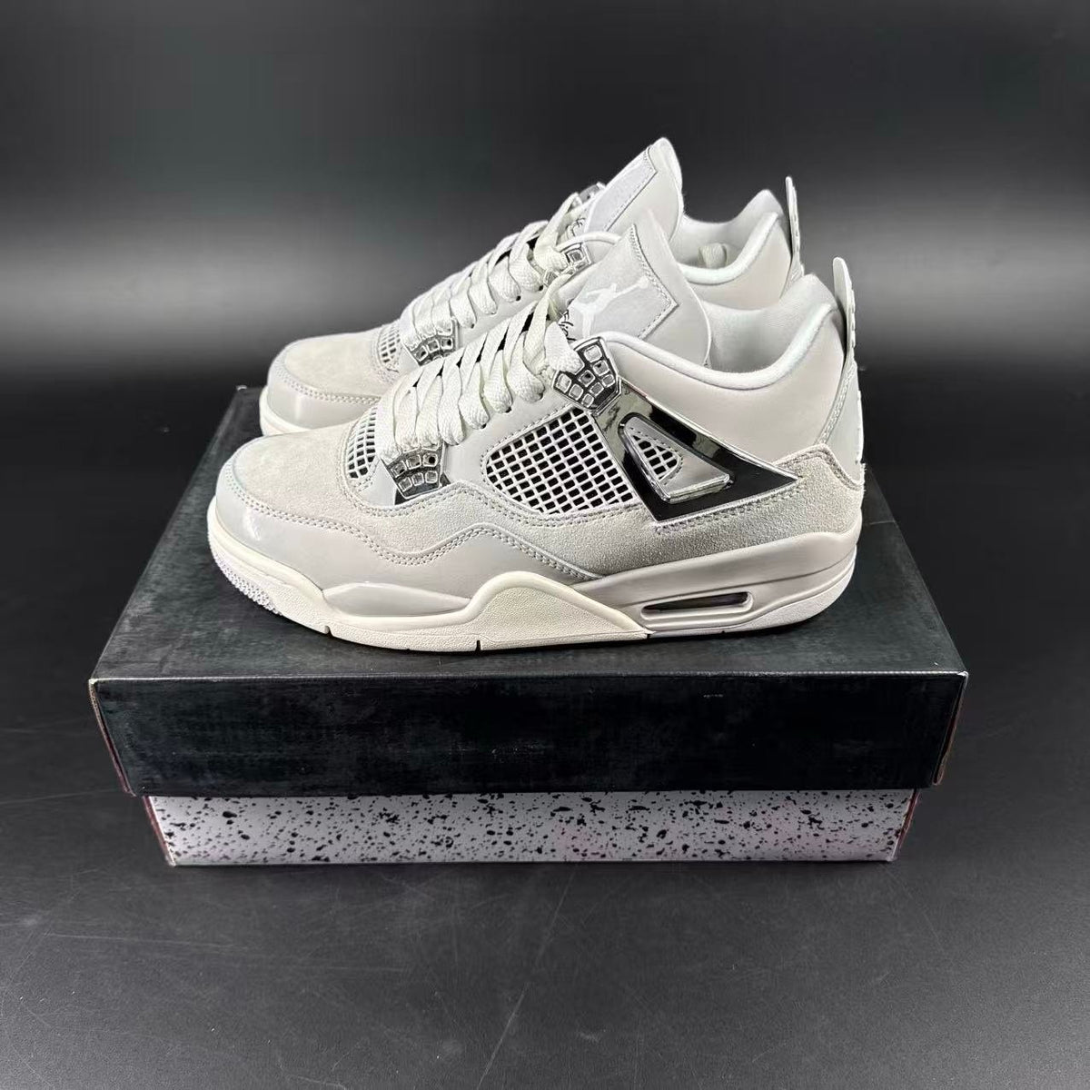 JORDAN 4