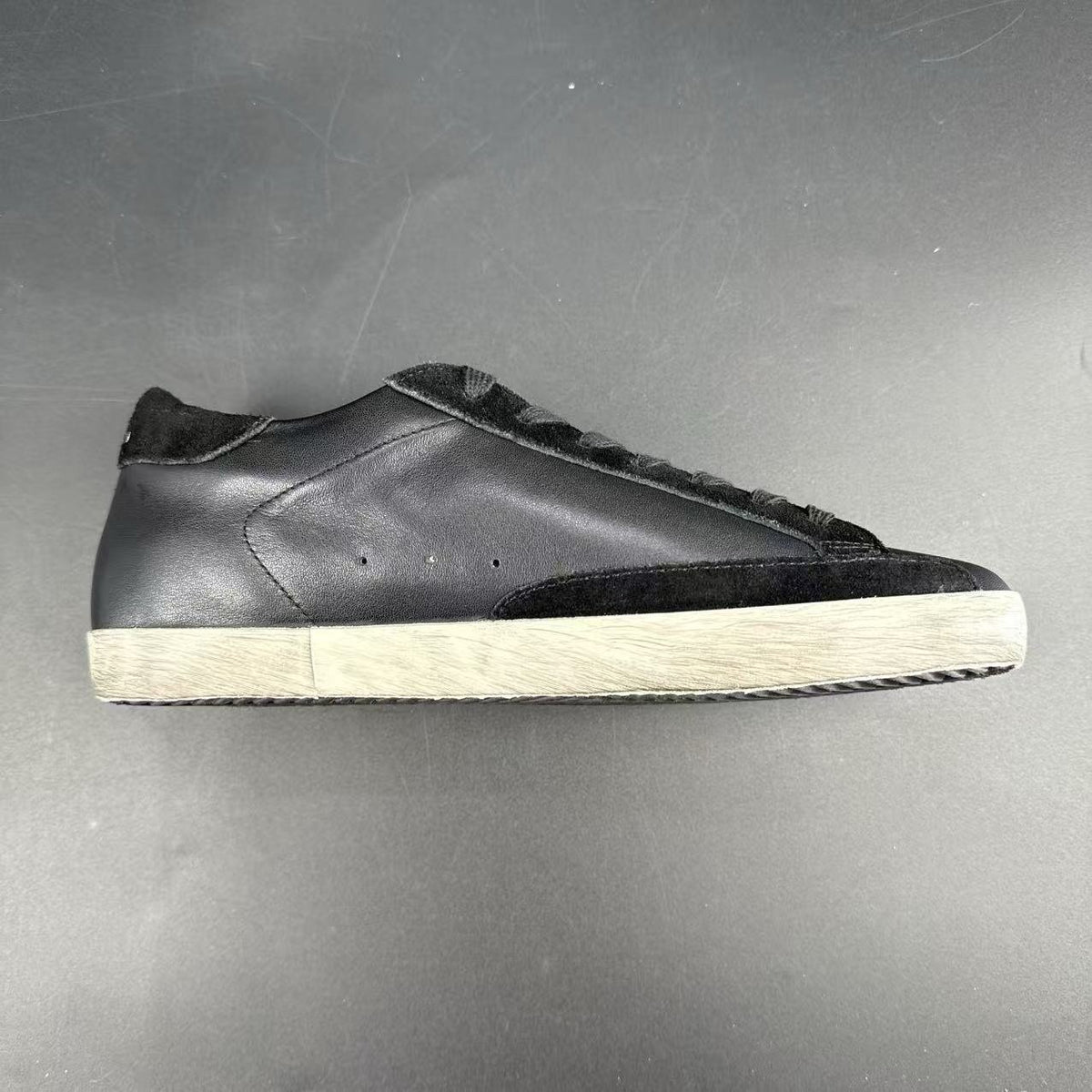 GOLDEN GOOSE