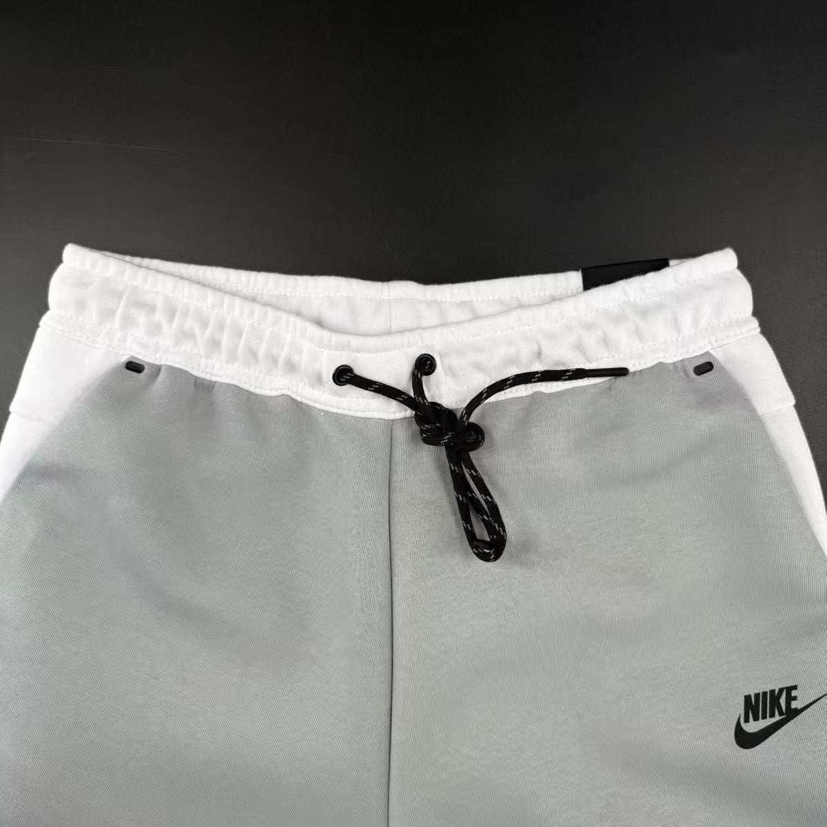 NK TECH FLEECE – GRIGIO/BIANCO (completo)