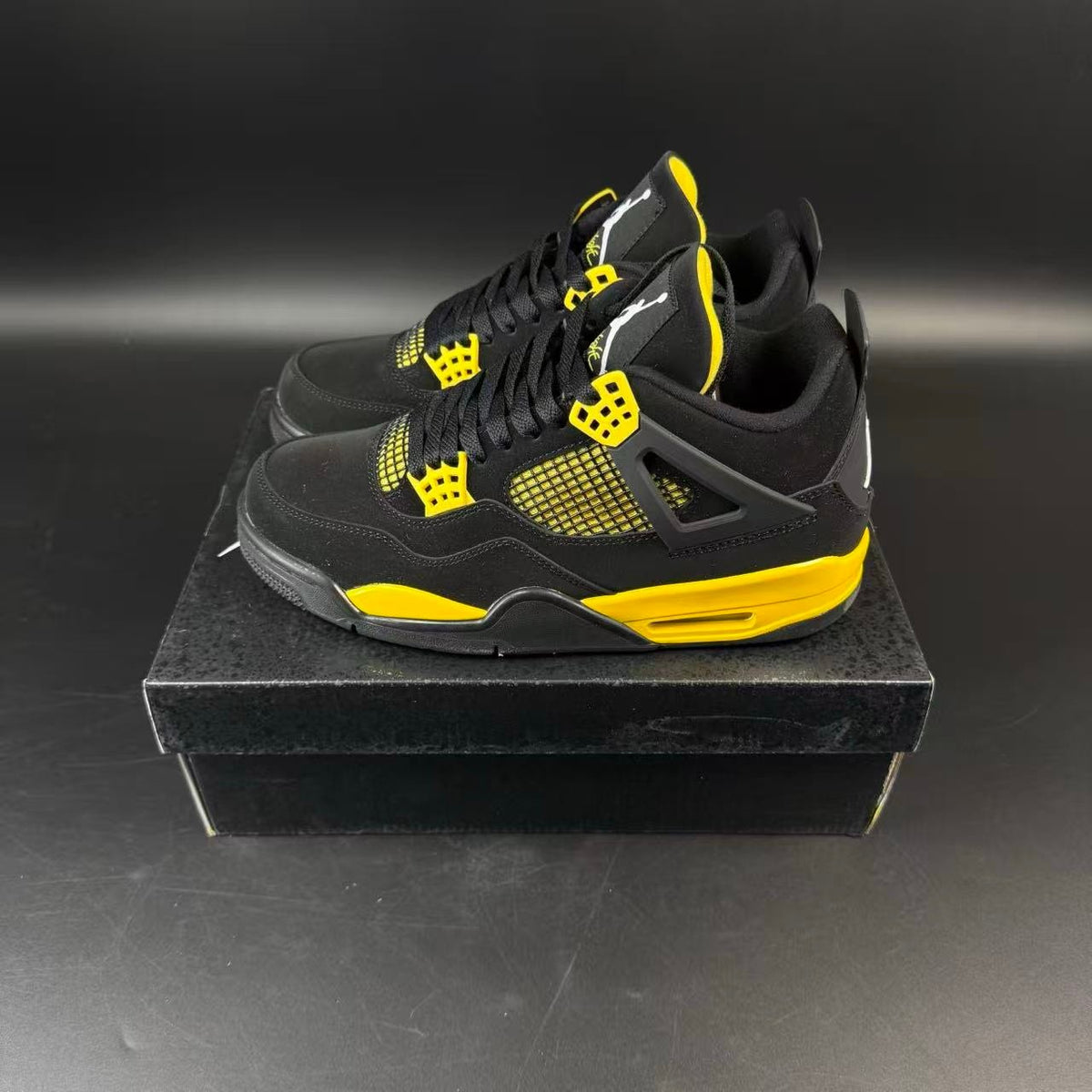 JORDAN 4