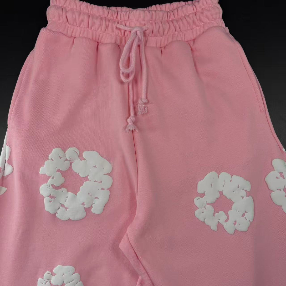 DENIM TEARS – Pantaloni rosa