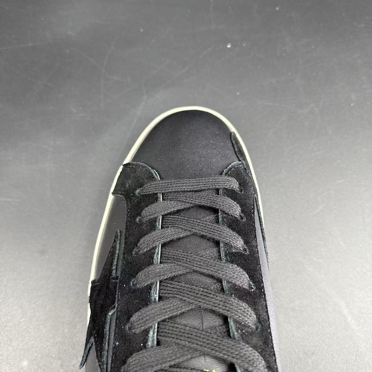 GOLDEN GOOSE