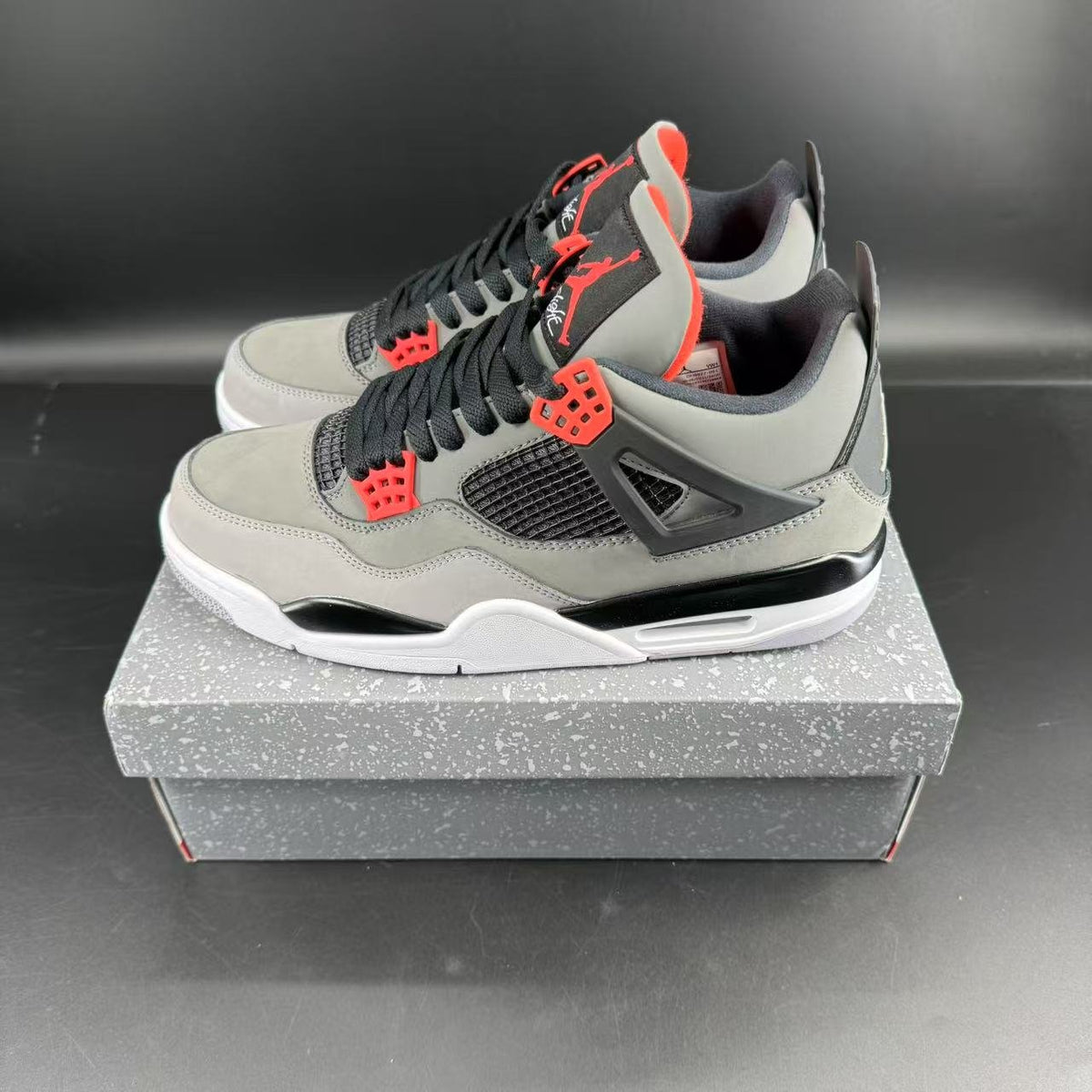 JORDAN 4