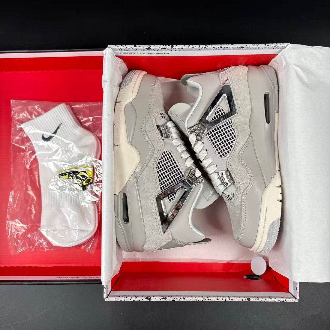 JORDAN 4