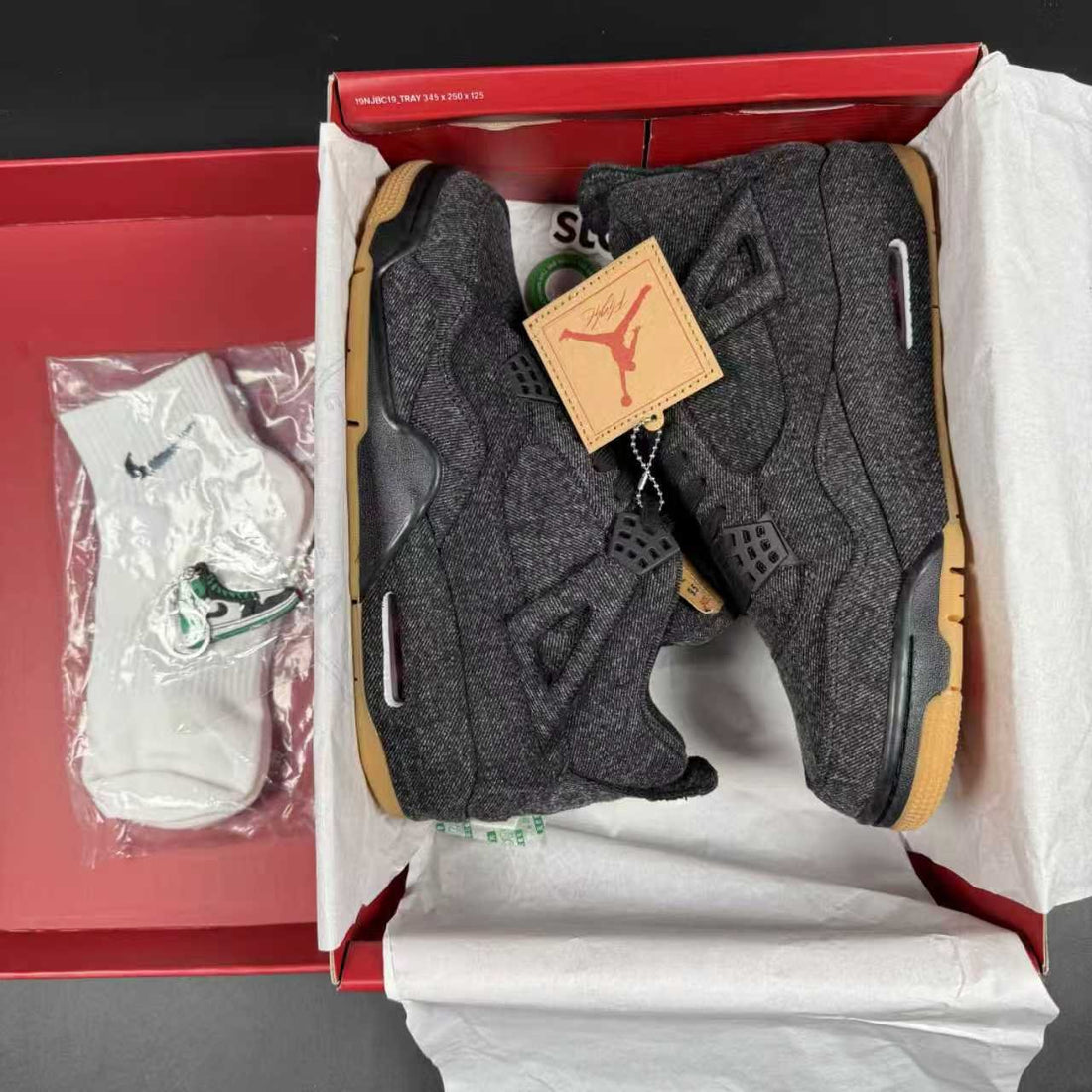 JORDAN 4