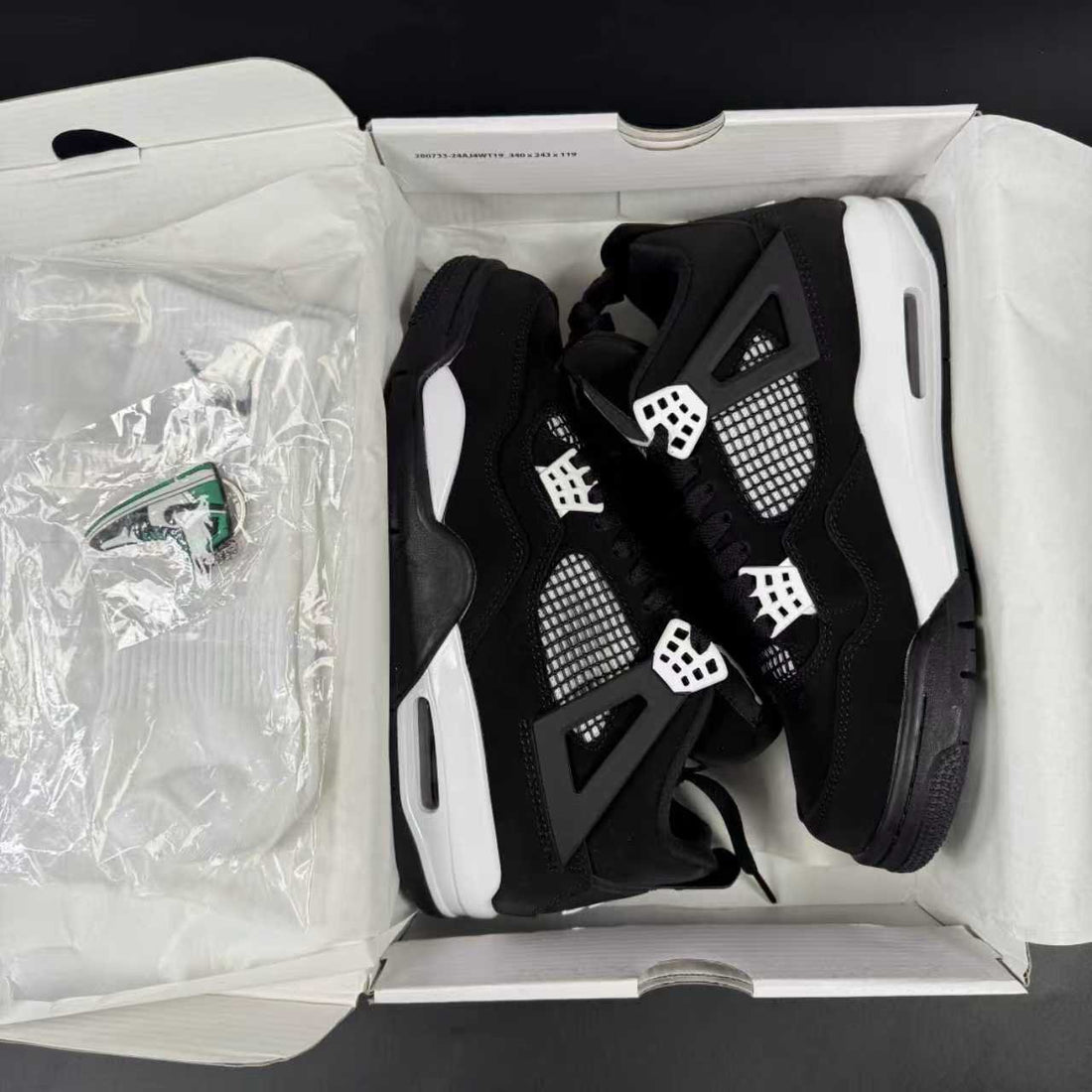 JORDAN 4