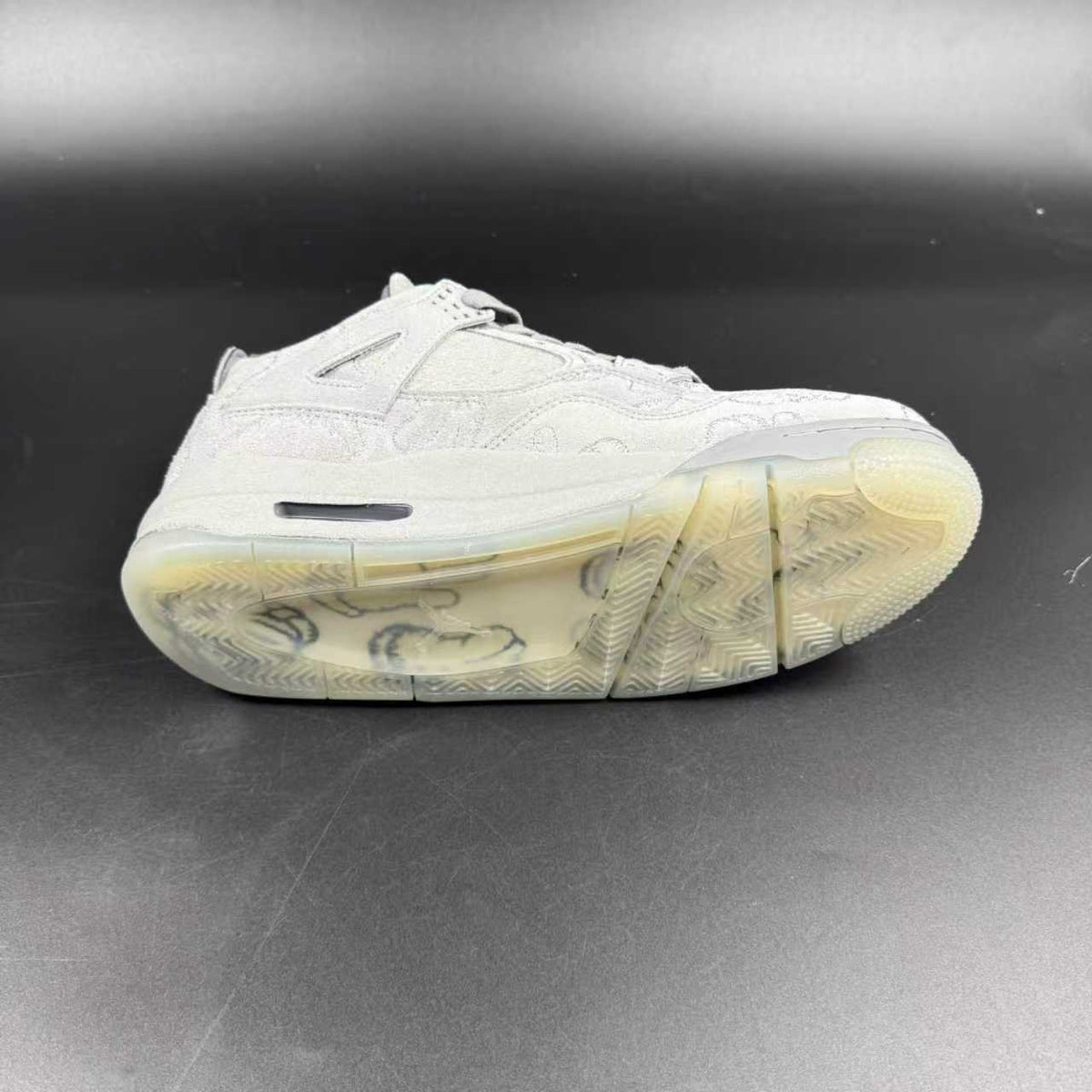 JORDAN 4