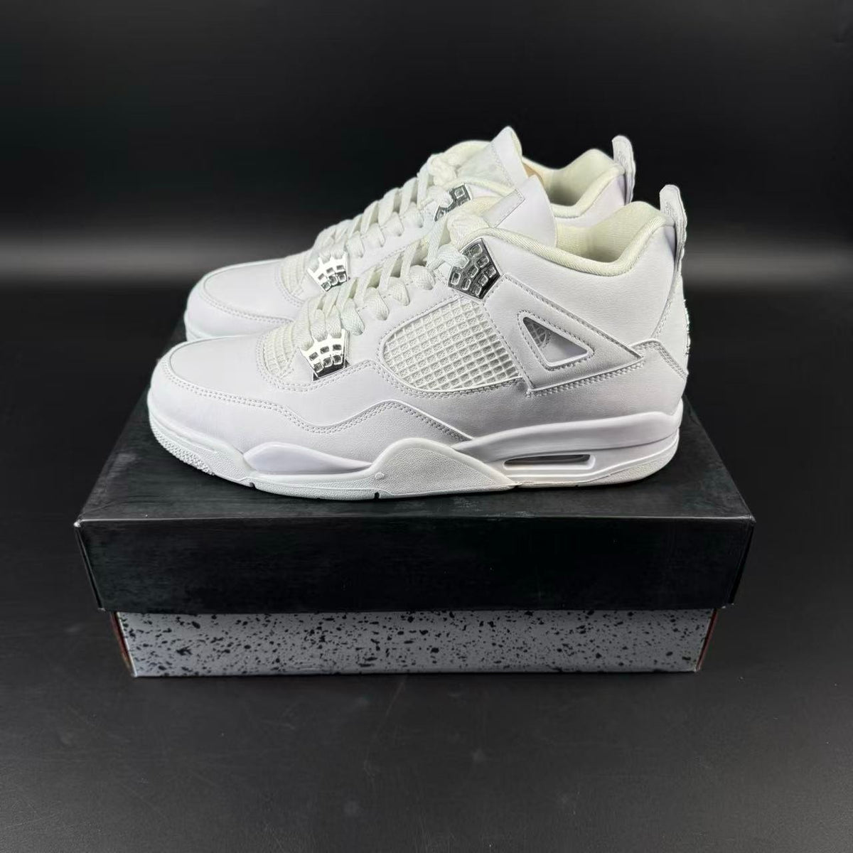 JORDAN 4