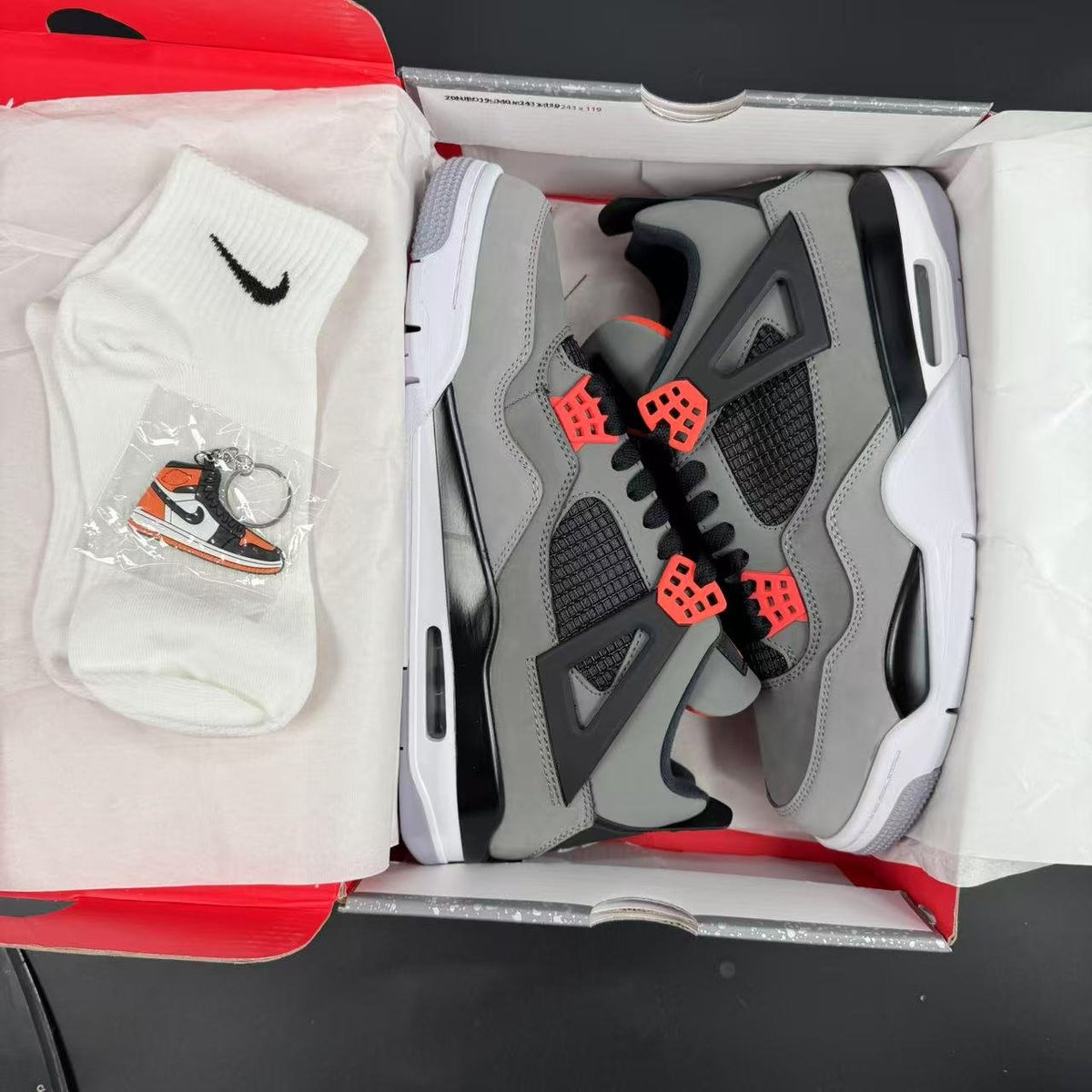 JORDAN 4