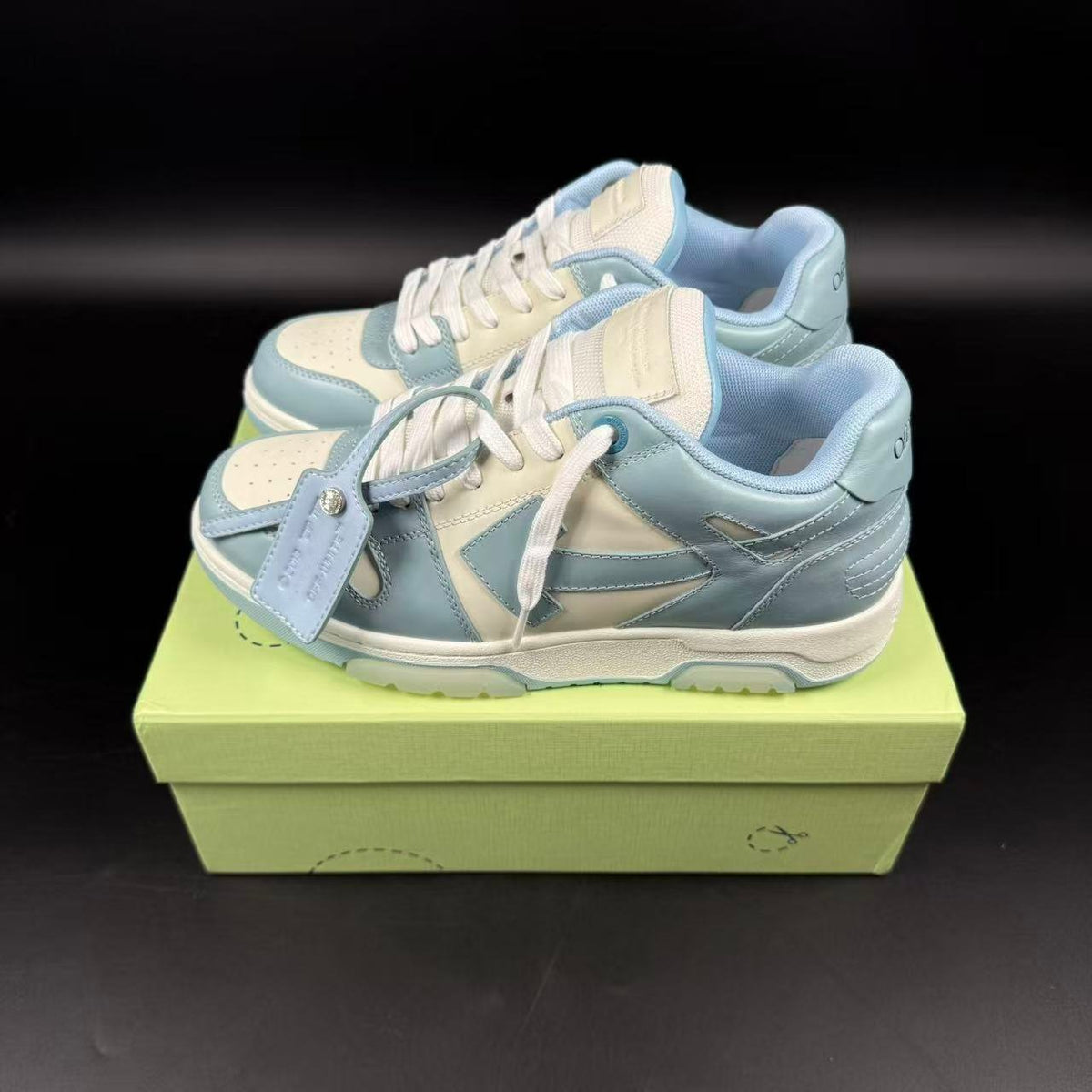 OFF-WHITE OUT OF OFFICE