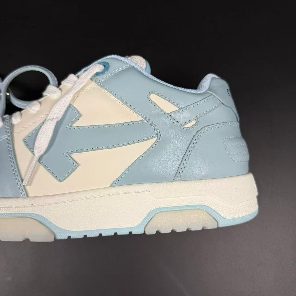 OFF-WHITE OUT OF OFFICE