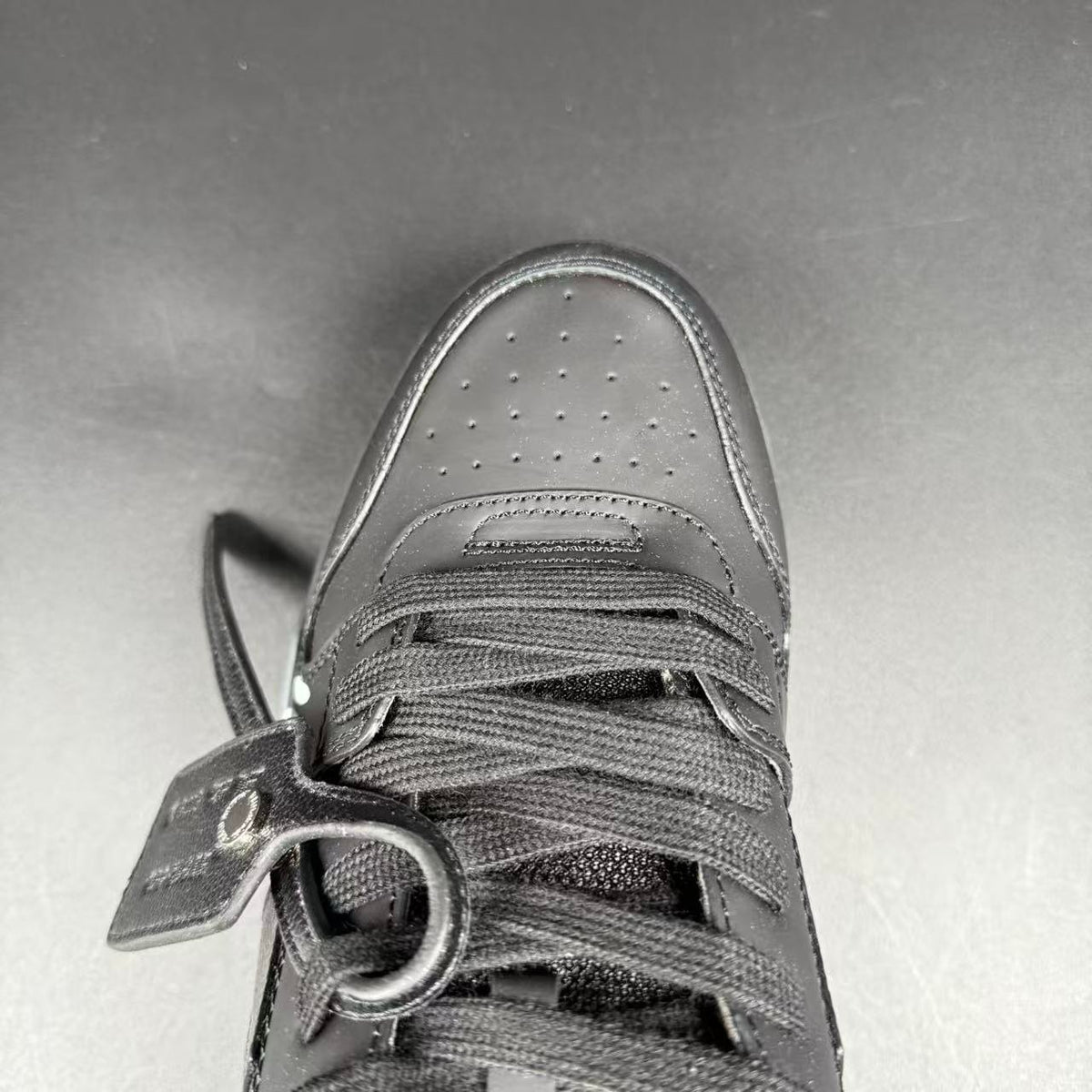 OFF-WHITE OUT OF OFFICE