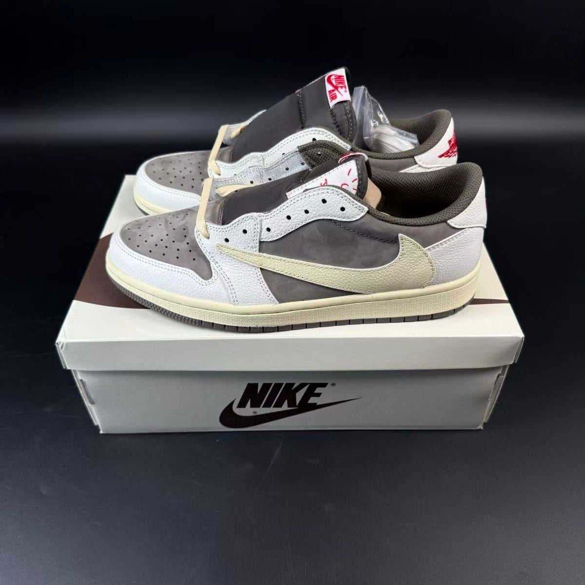 JORDAN 1 x TRAVIS