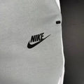 NK TECH FLEECE – GRIGIO/BIANCO (completo)