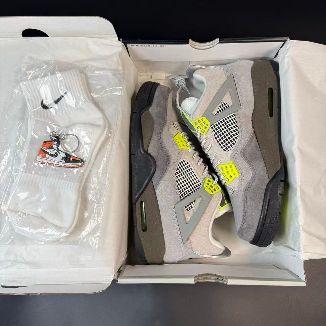 JORDAN 4