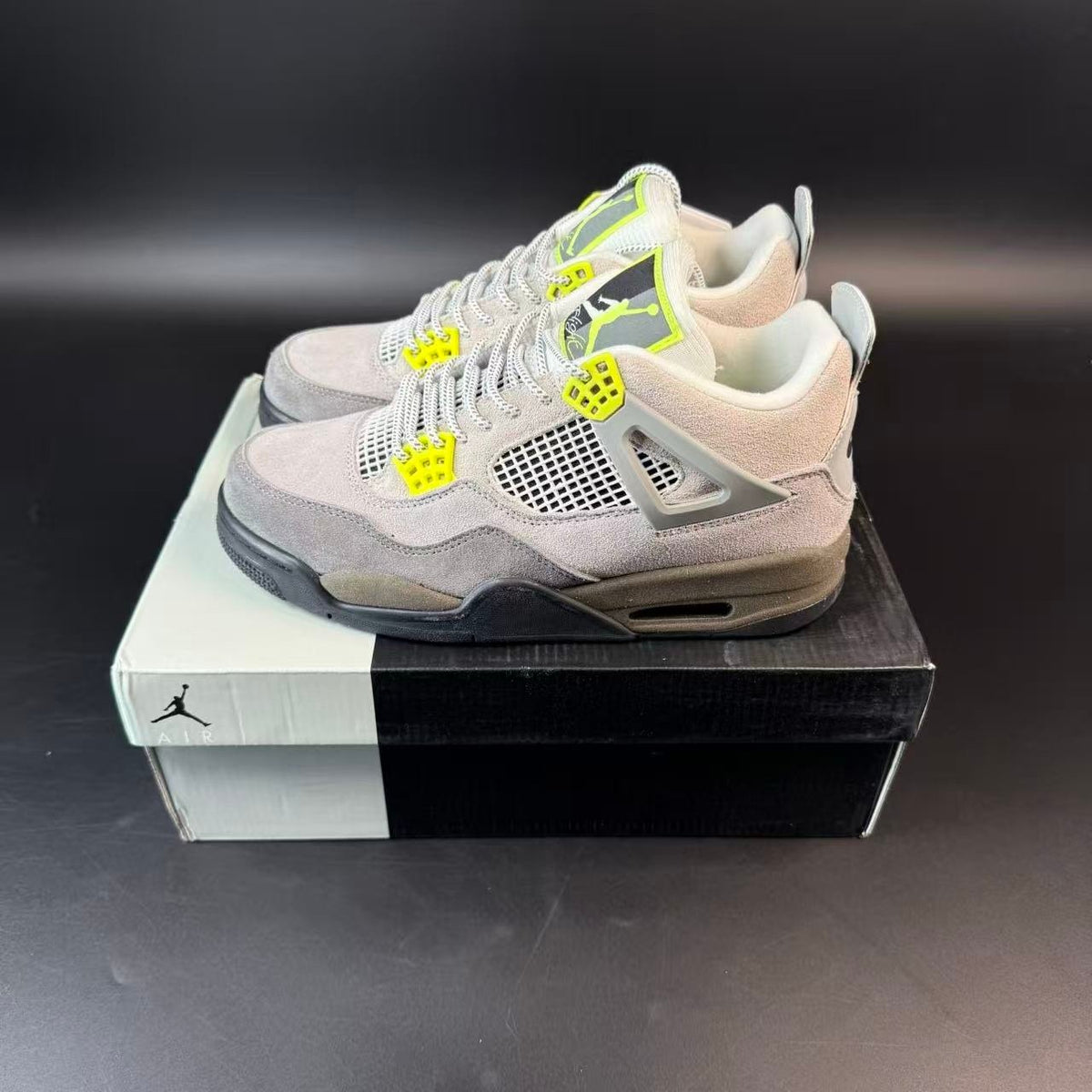 JORDAN 4