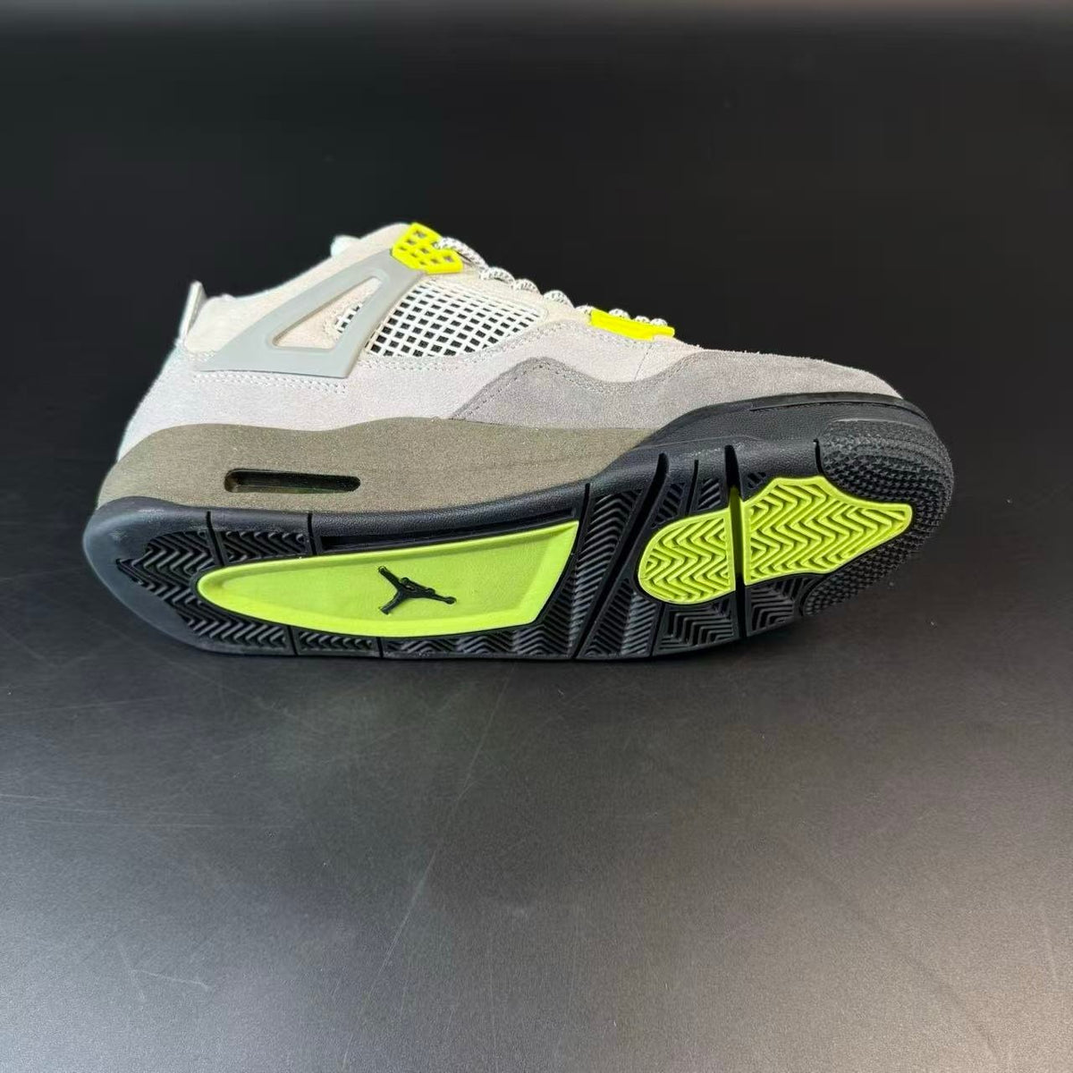 JORDAN 4