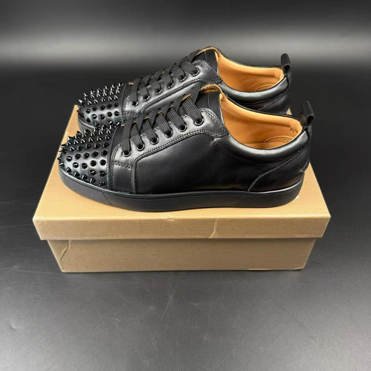 LOUBOUTIN