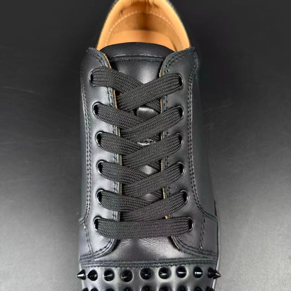 LOUBOUTIN