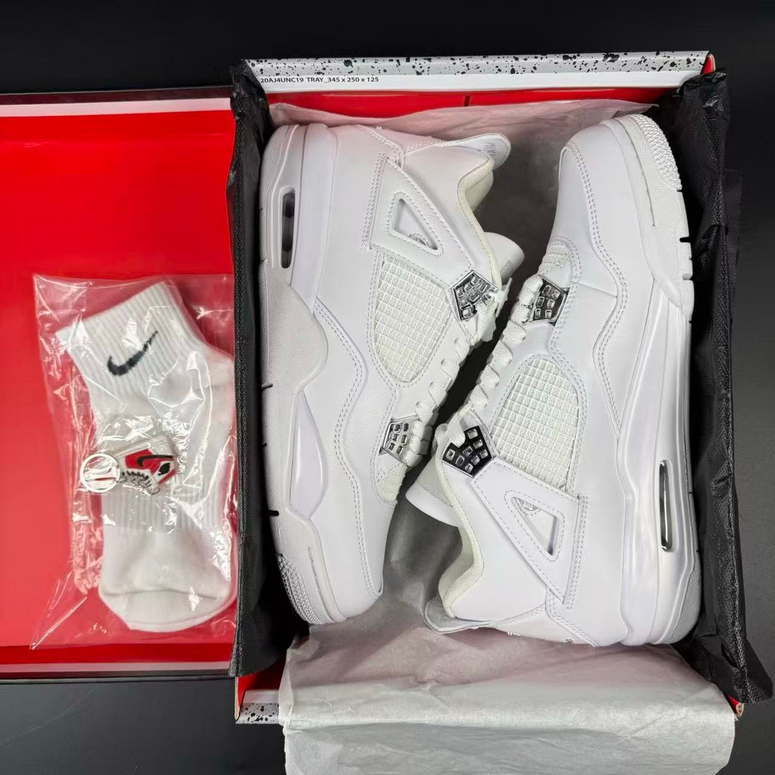 JORDAN 4