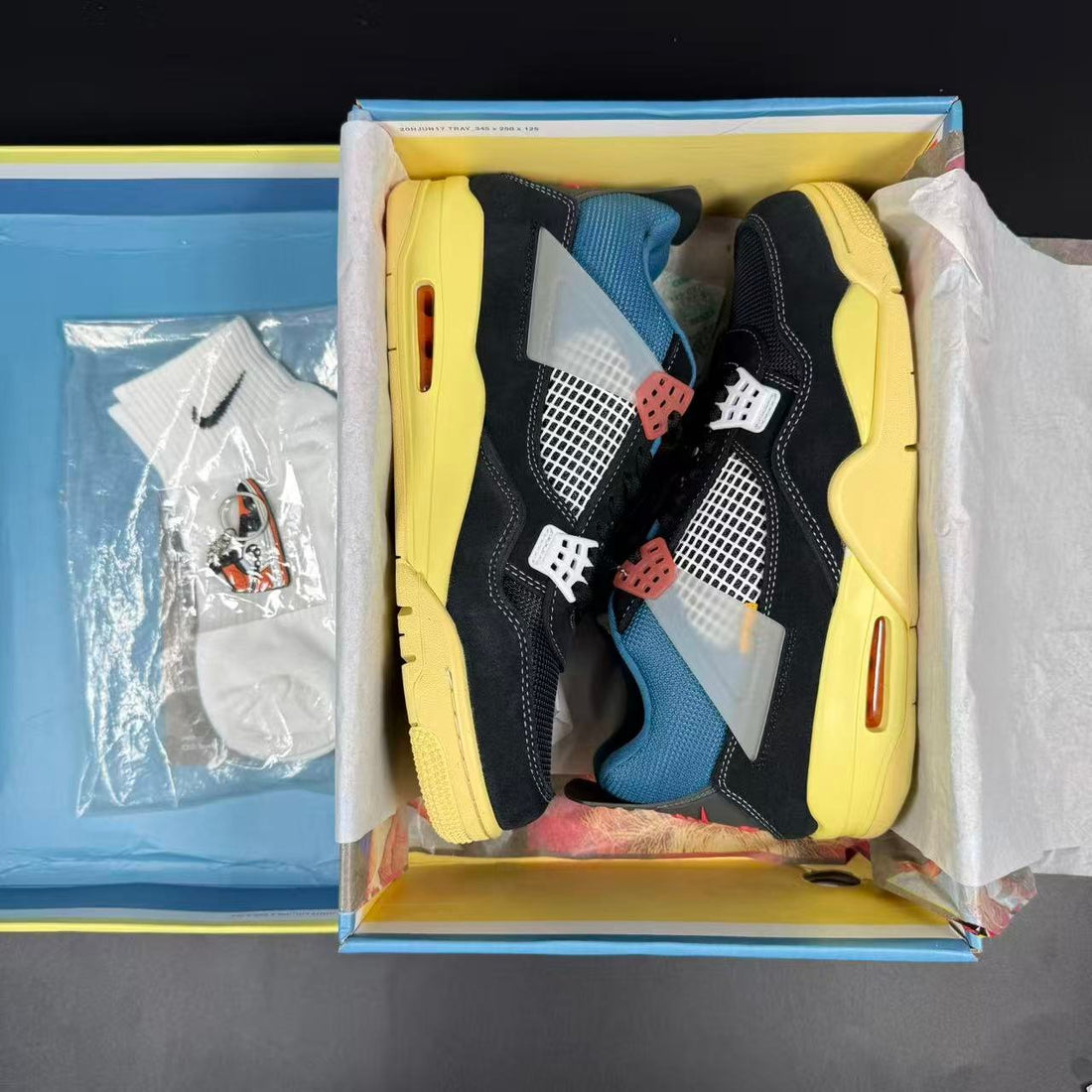 JORDAN 4