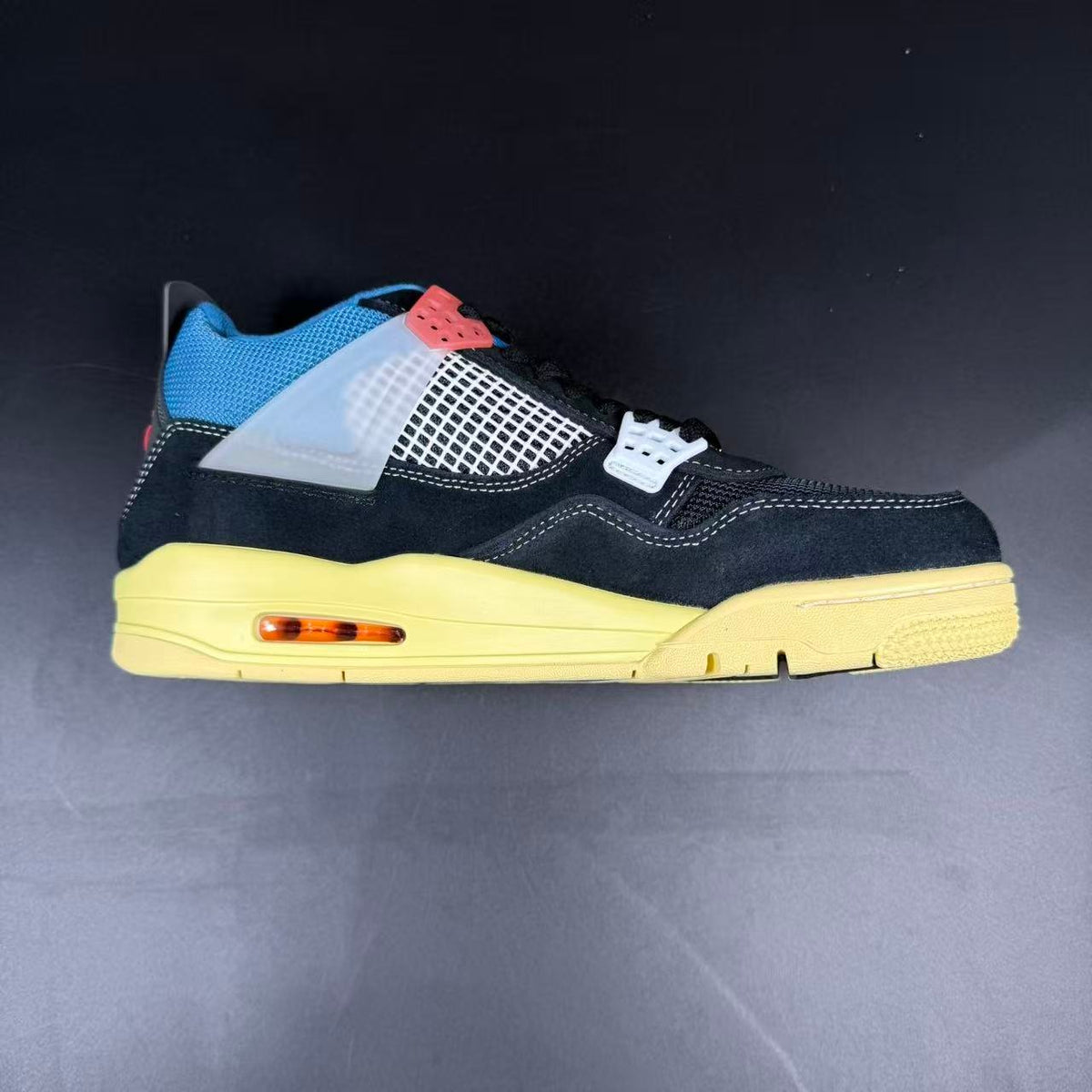 JORDAN 4