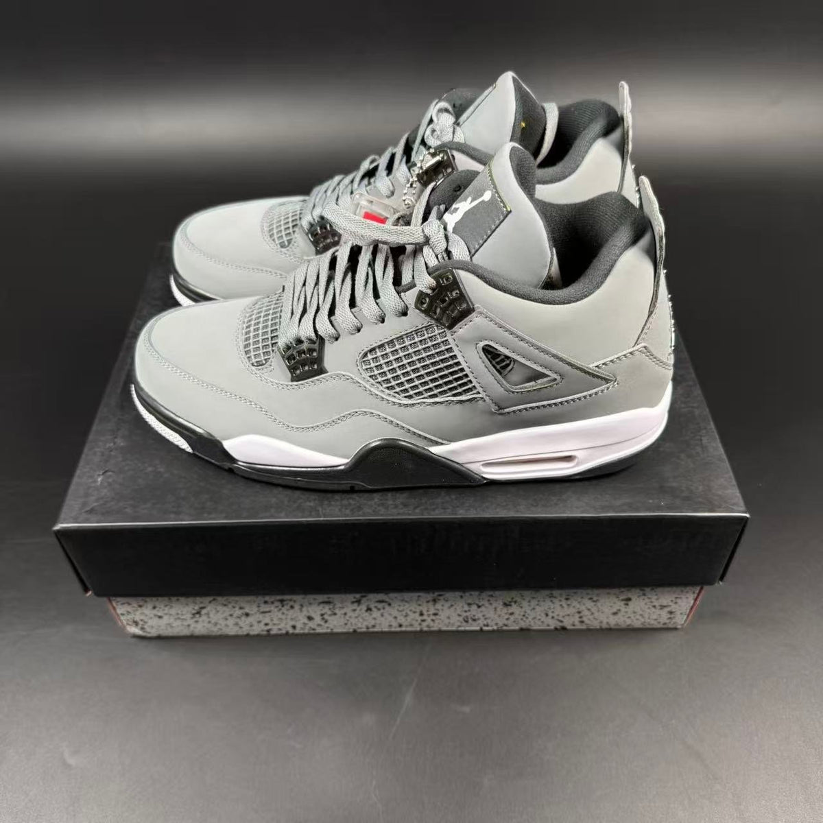 JORDAN 4