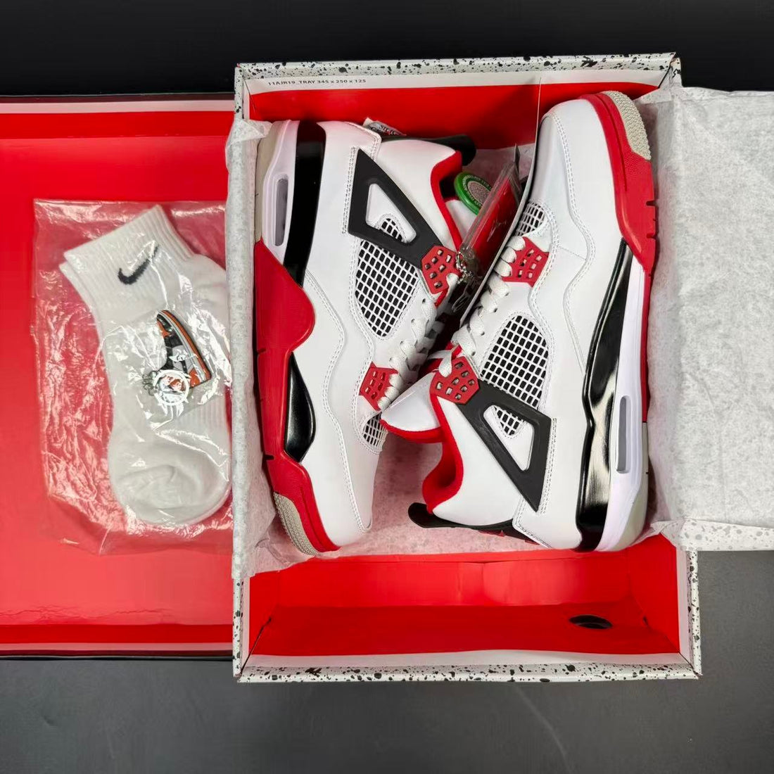 JORDAN 4