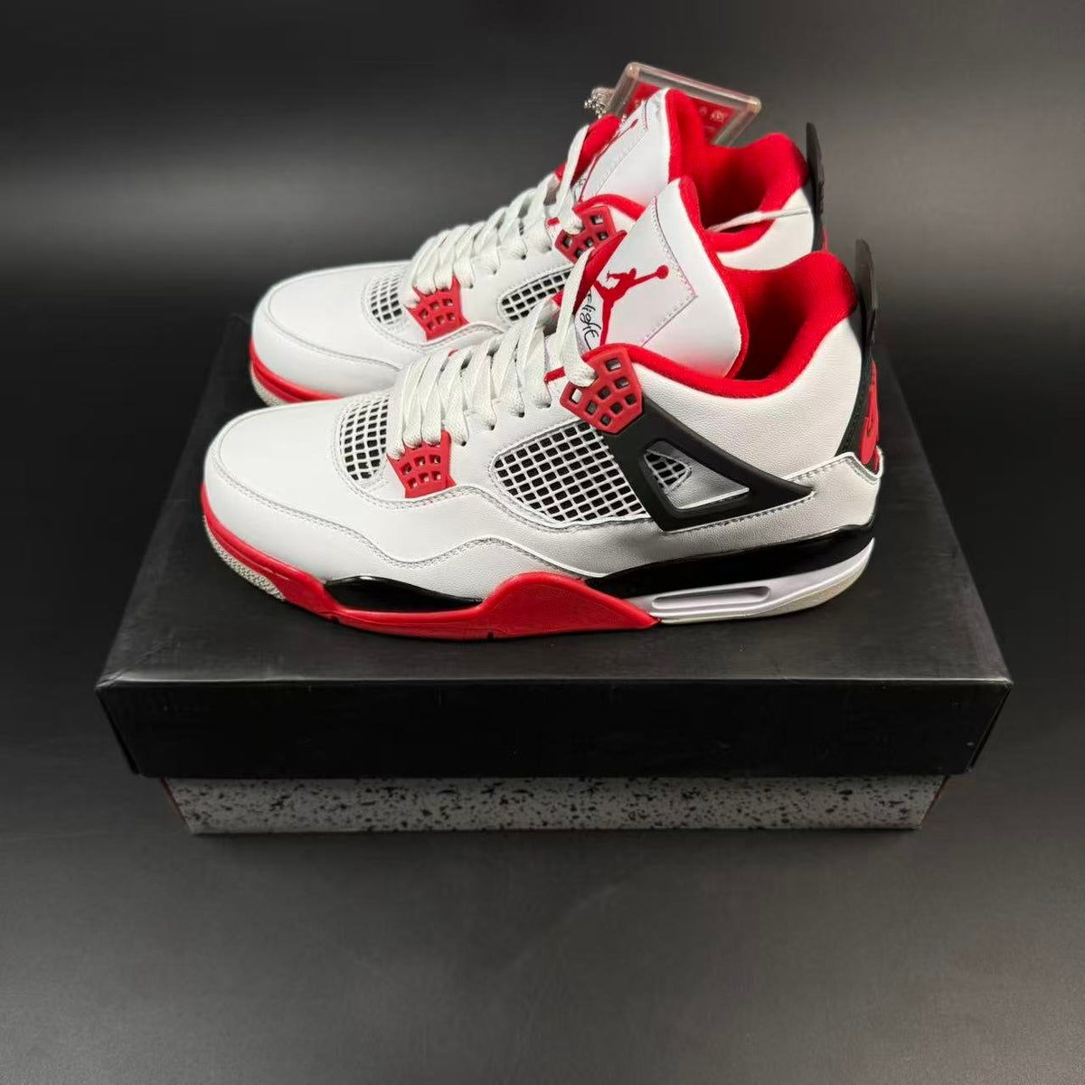 JORDAN 4