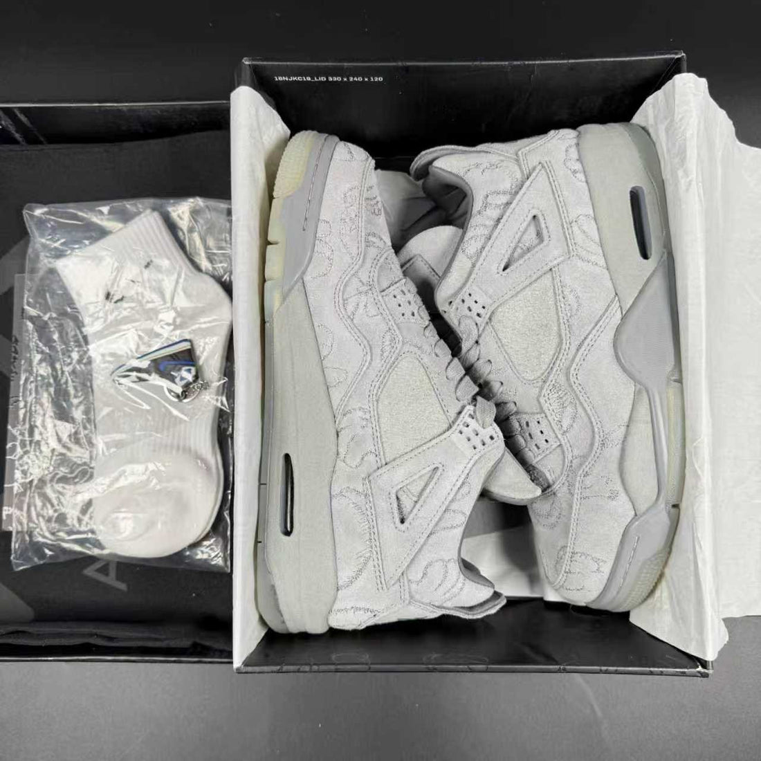 JORDAN 4