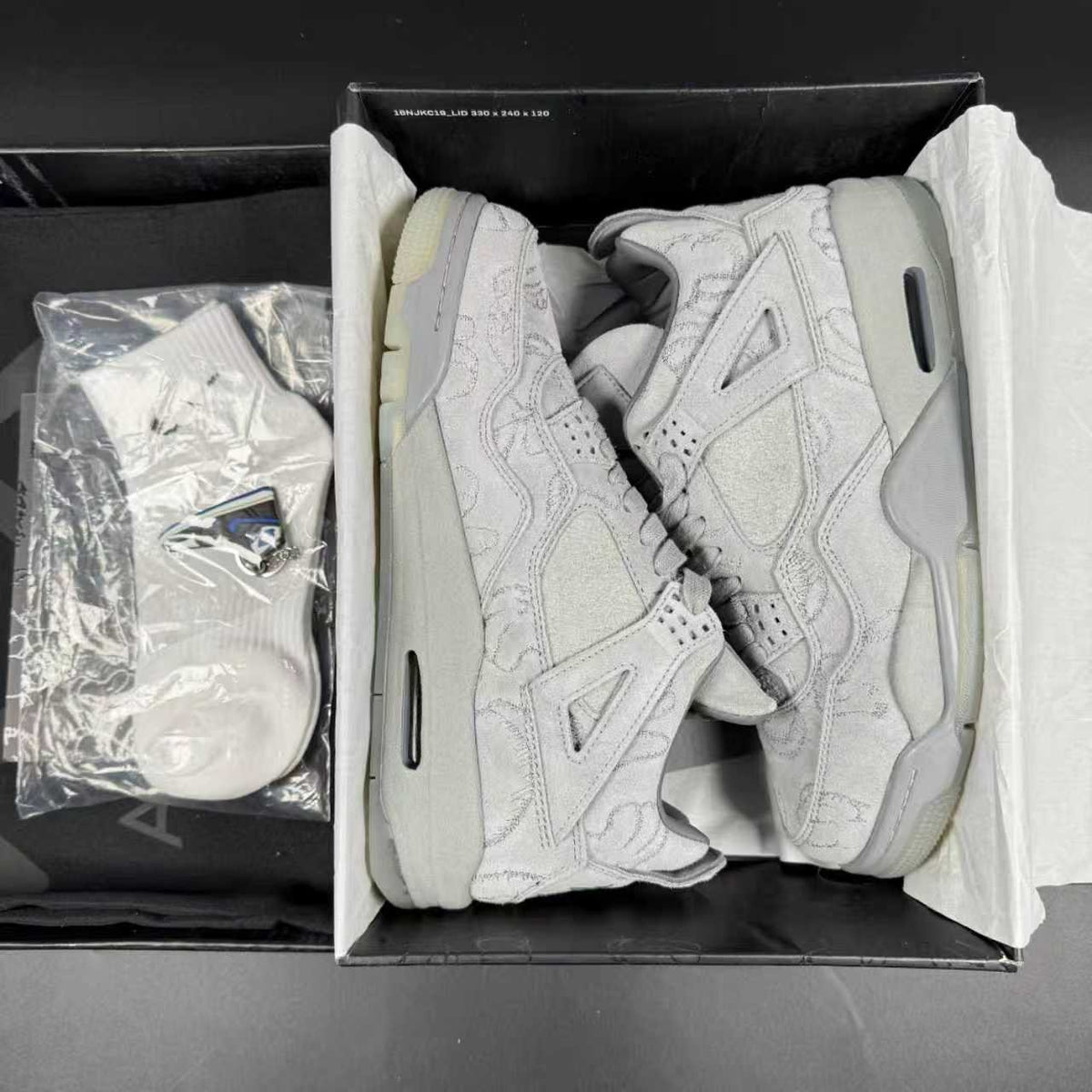 JORDAN 4