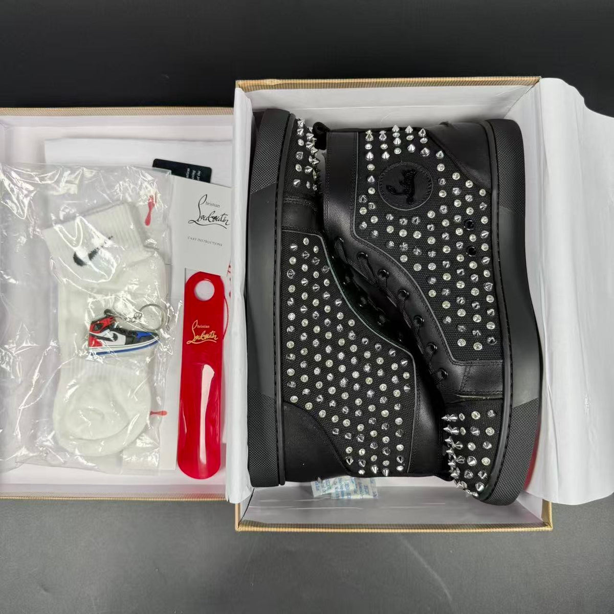 LOUBOUTIN