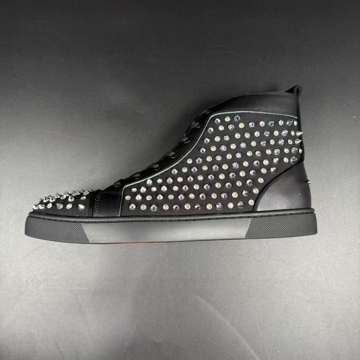 LOUBOUTIN