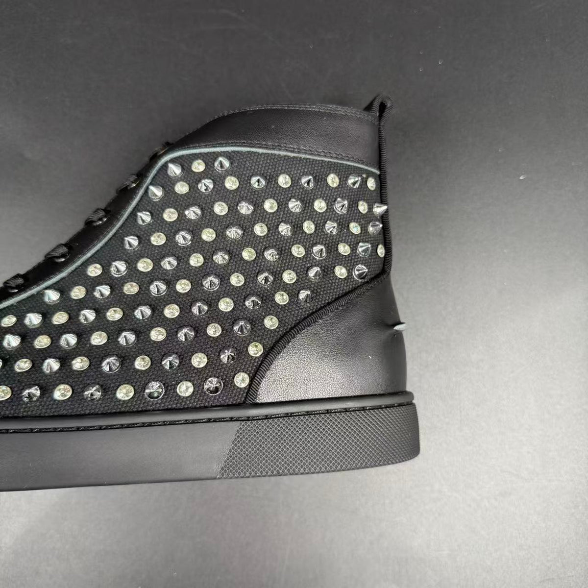 LOUBOUTIN