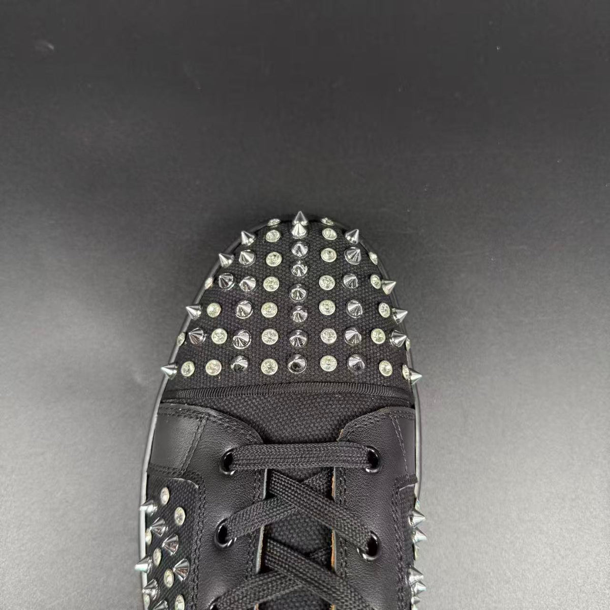 LOUBOUTIN
