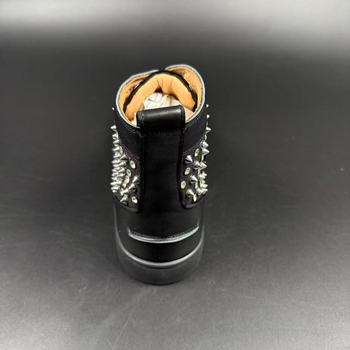 LOUBOUTIN