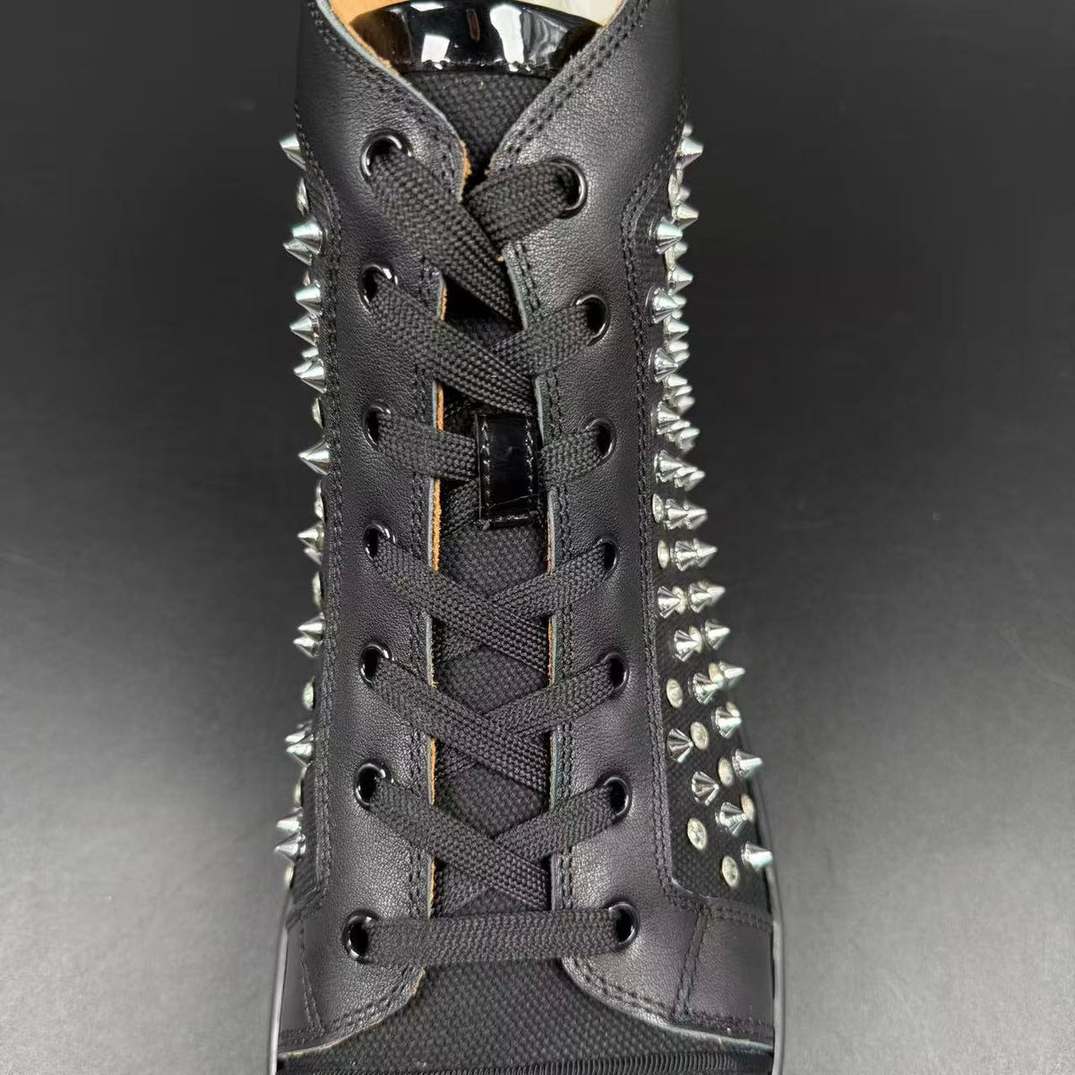LOUBOUTIN