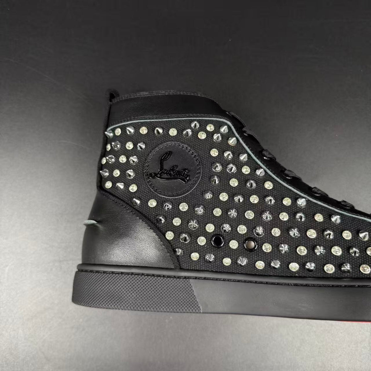 LOUBOUTIN