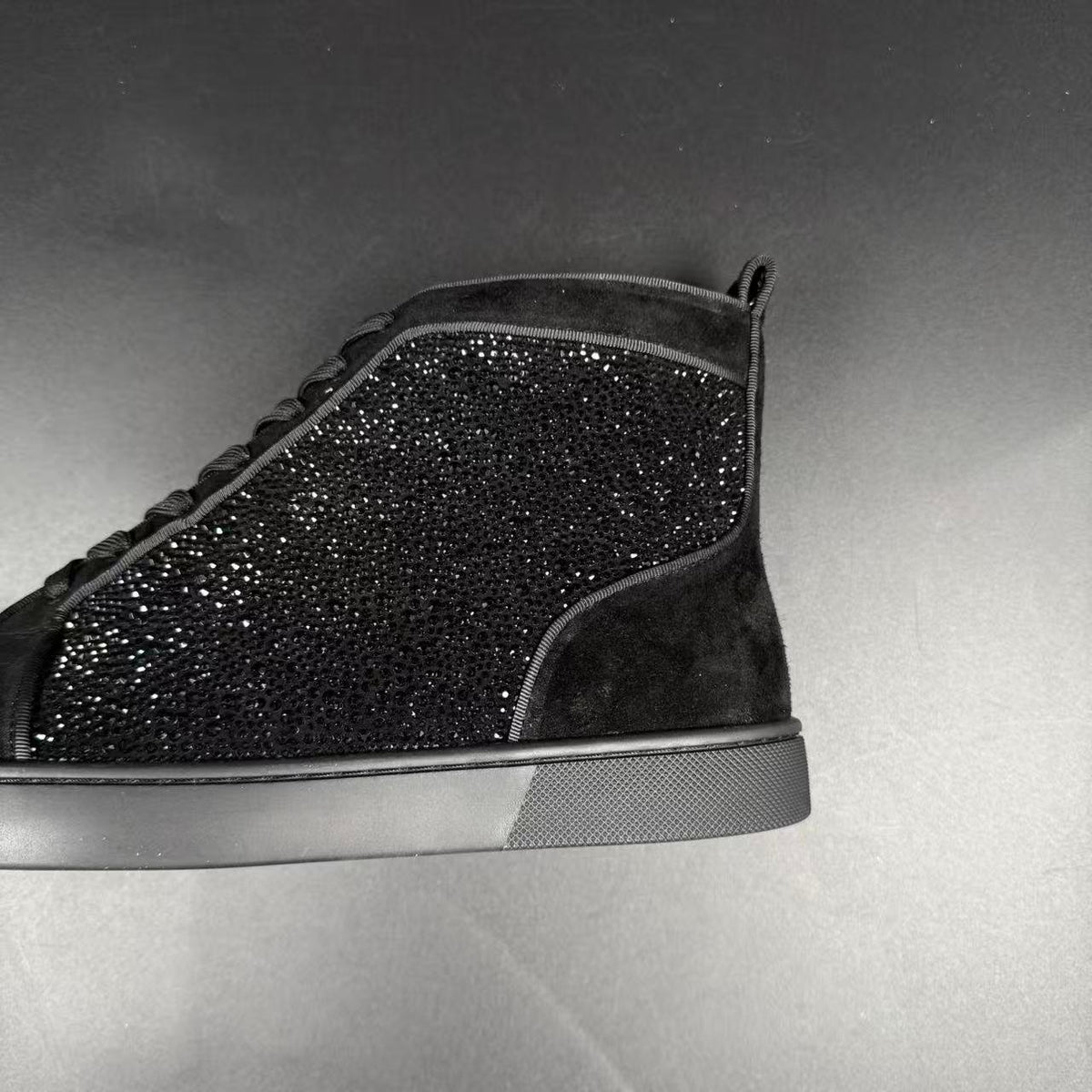 LOUBOUTIN