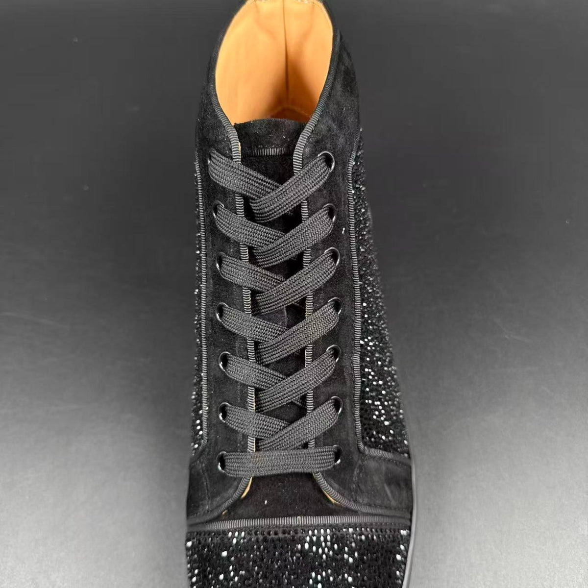 LOUBOUTIN