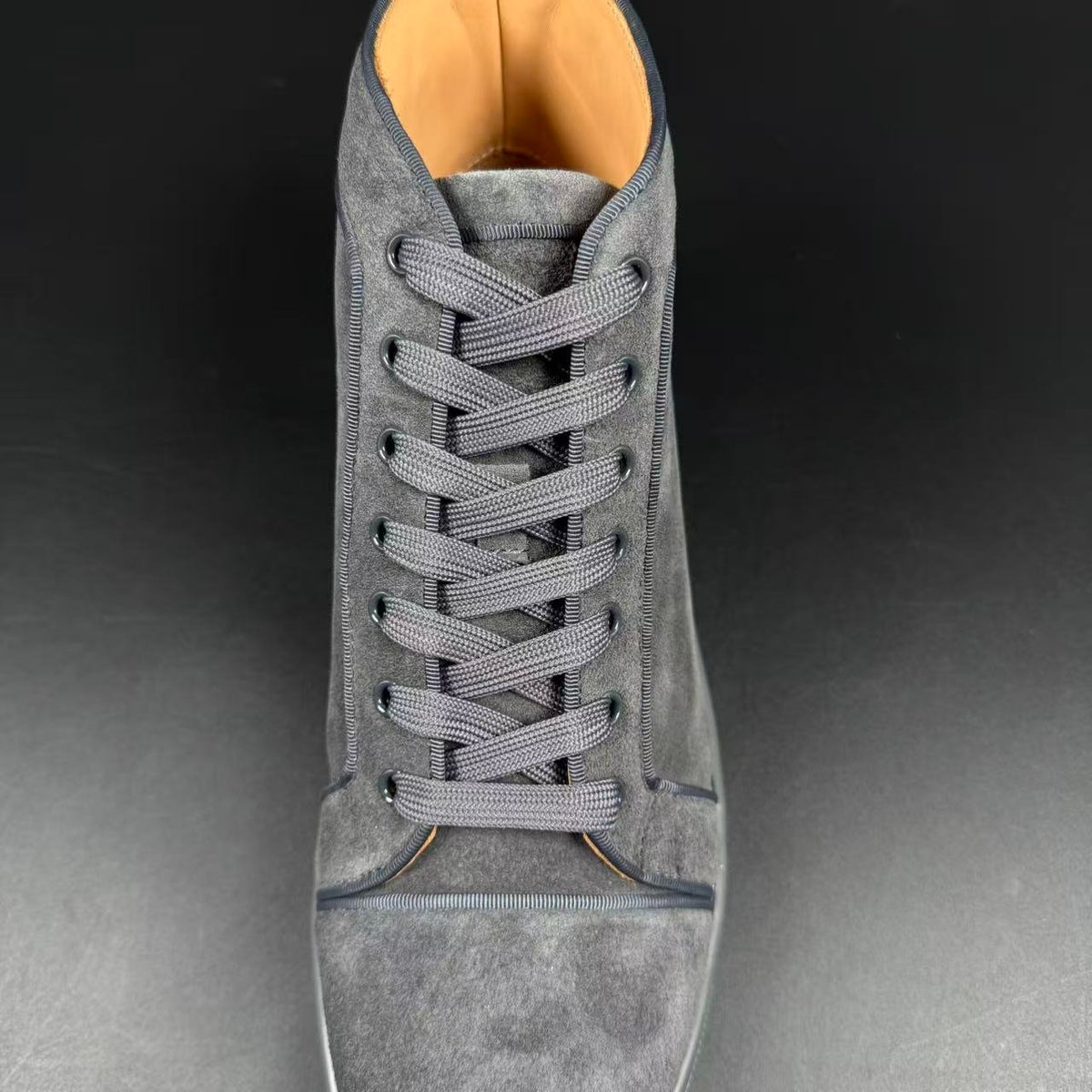LOUBOUTIN