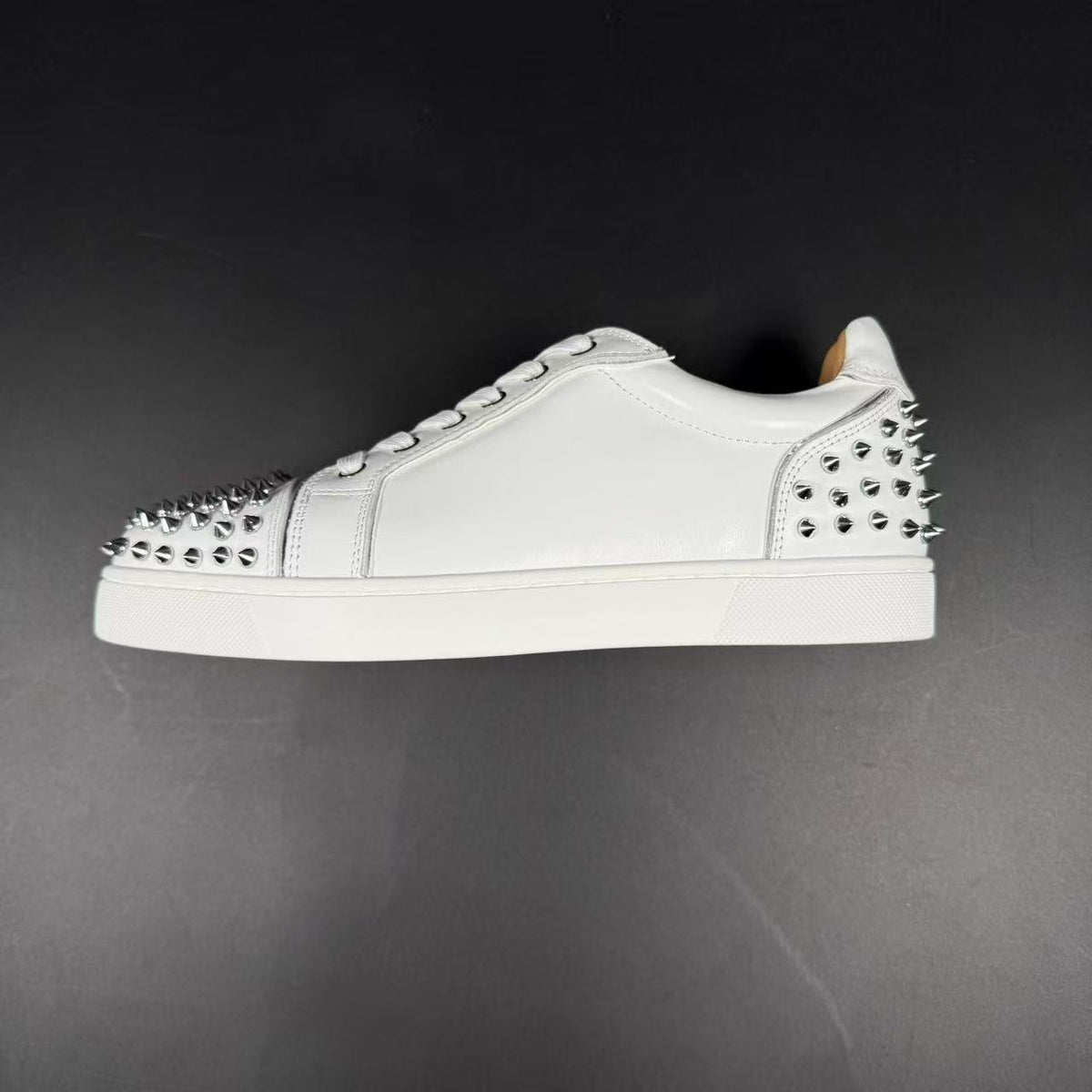 LOUBOUTIN
