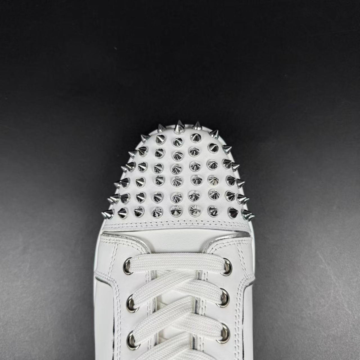 LOUBOUTIN