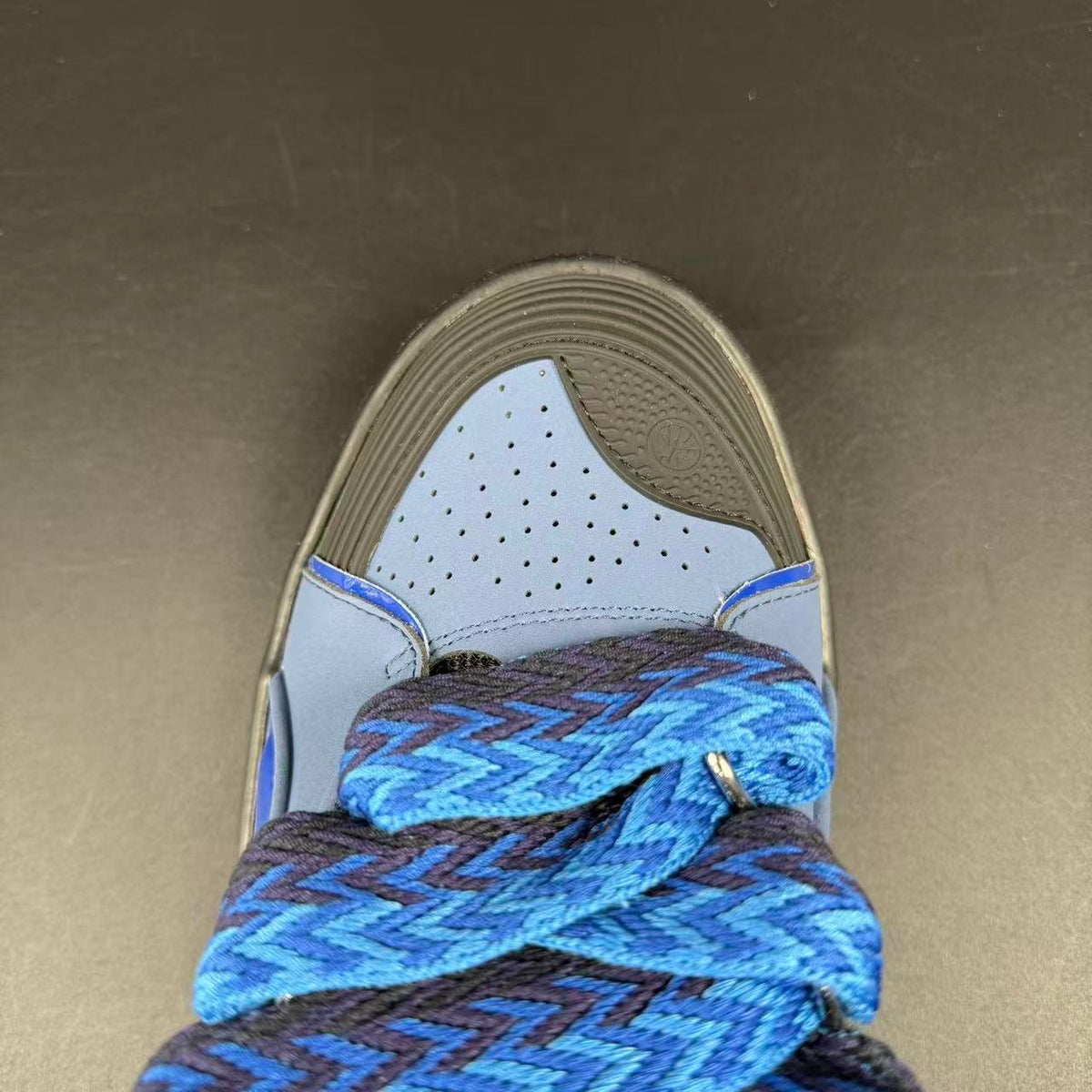 CURB SNEAKERS