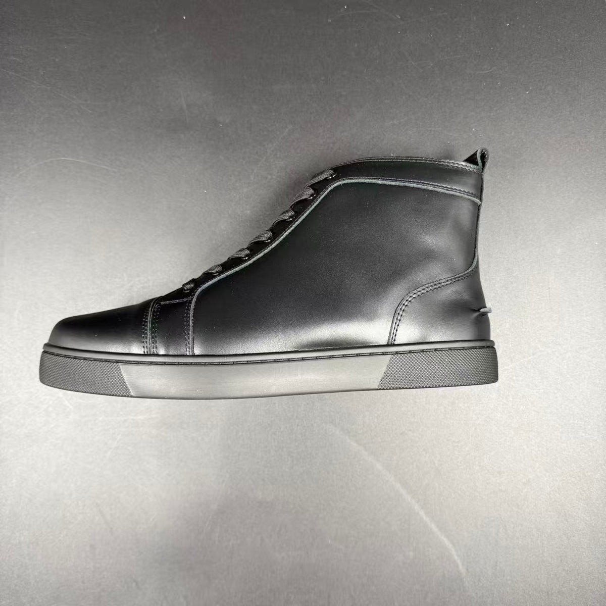 LOUBOUTIN