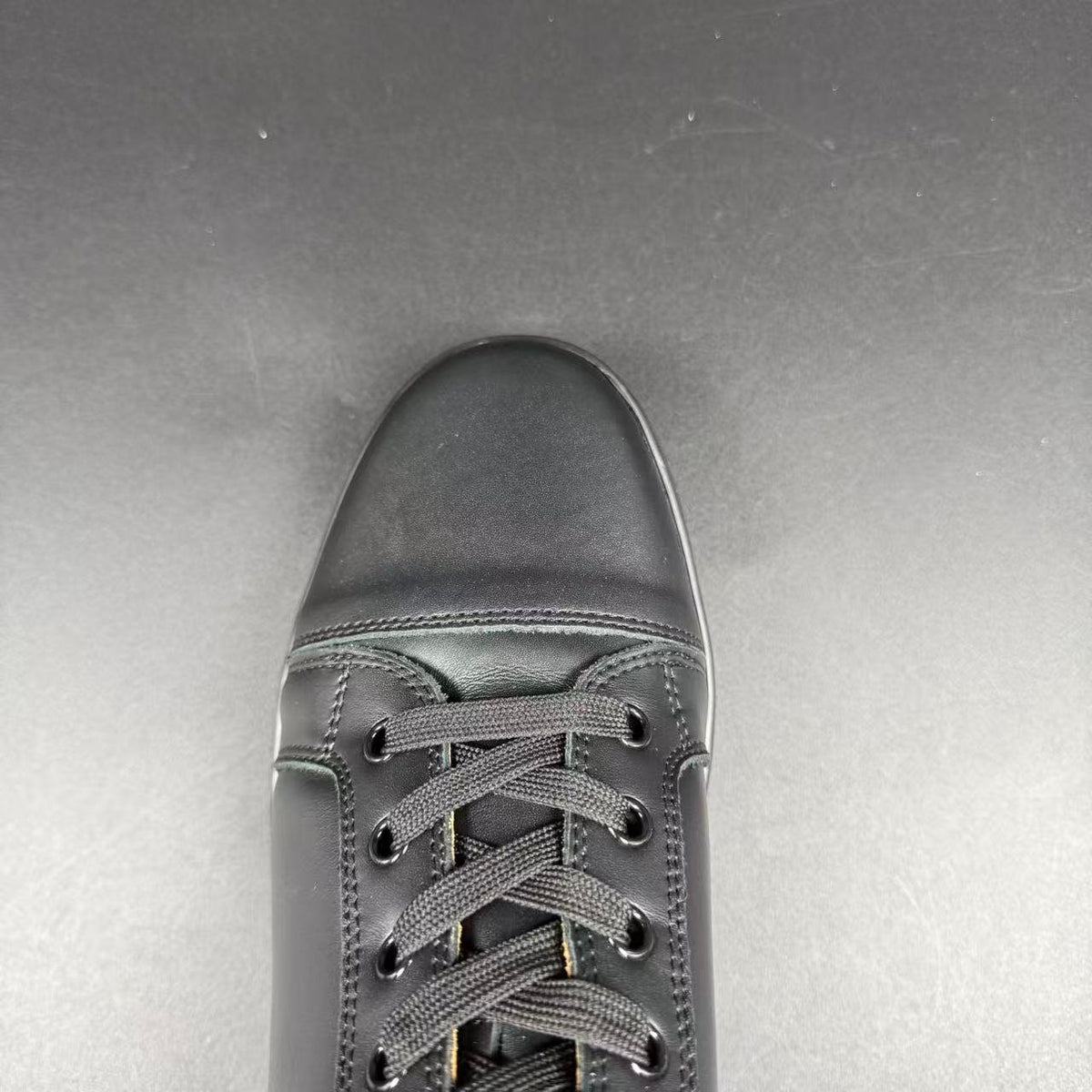 LOUBOUTIN
