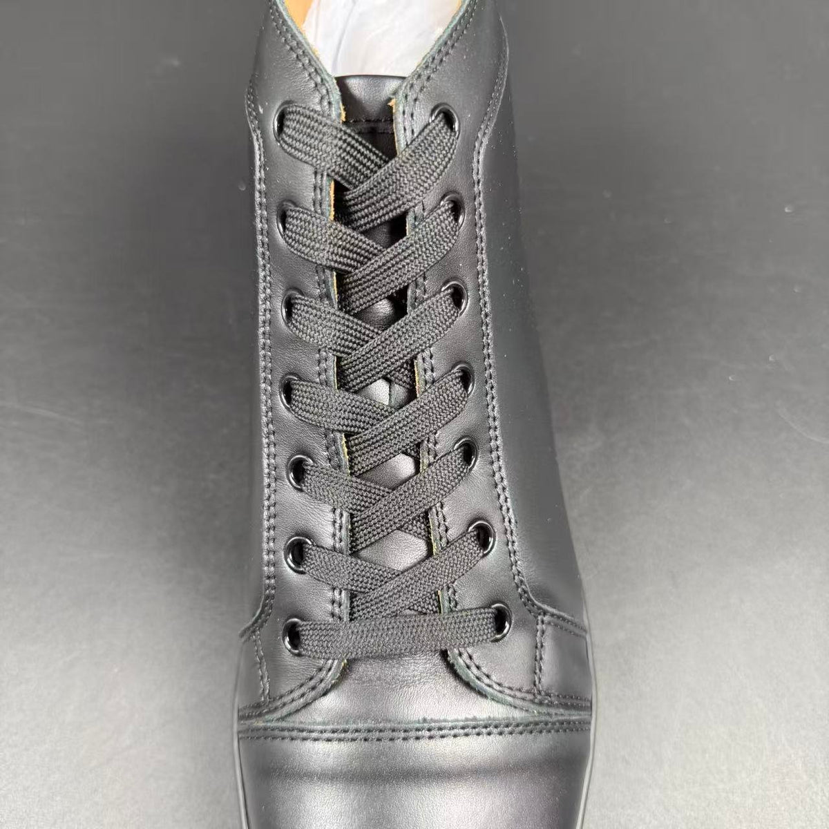 LOUBOUTIN