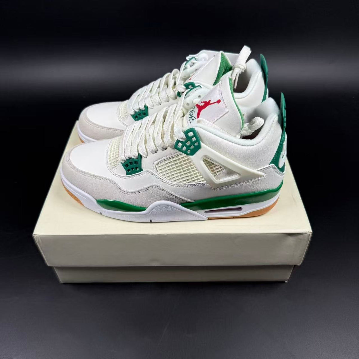 JORDAN 4