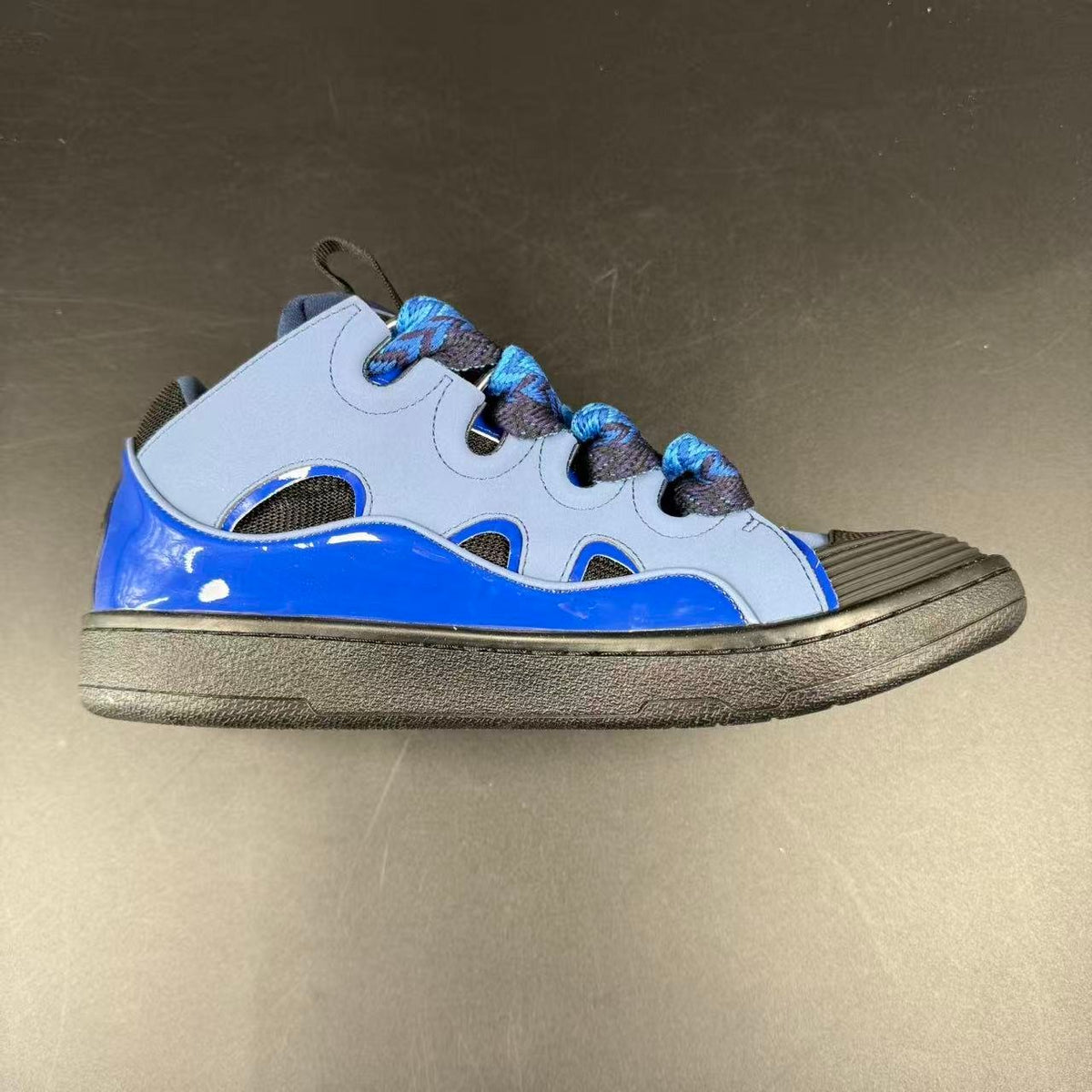 CURB SNEAKERS