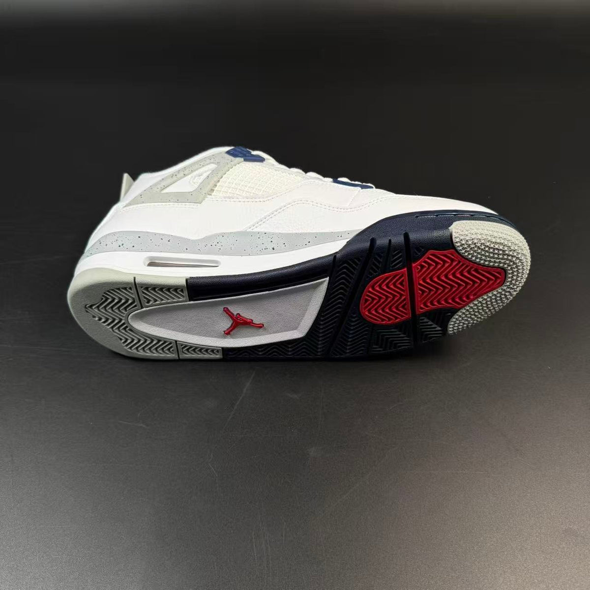 JORDAN 4